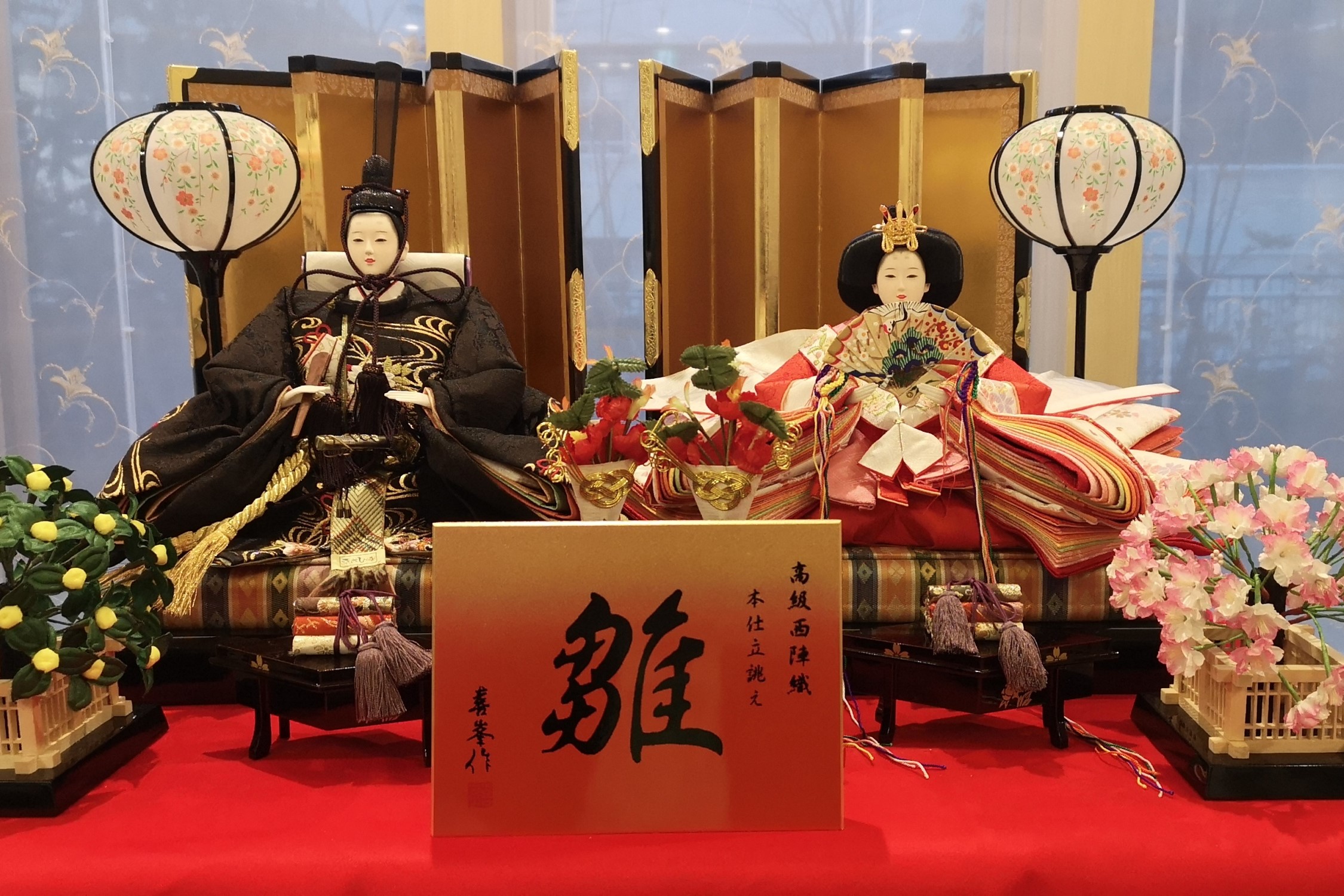 喫茶コーナーに雛人形をお披露目　ニチイメゾン箕面白島