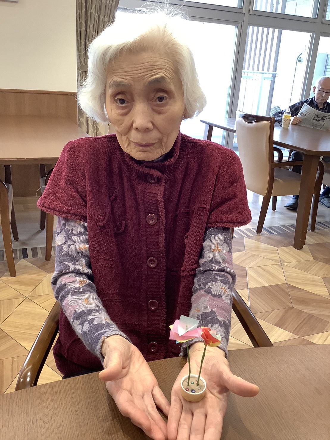 ペーパーフラワー作り-4　ニチイホーム鷺ノ宮