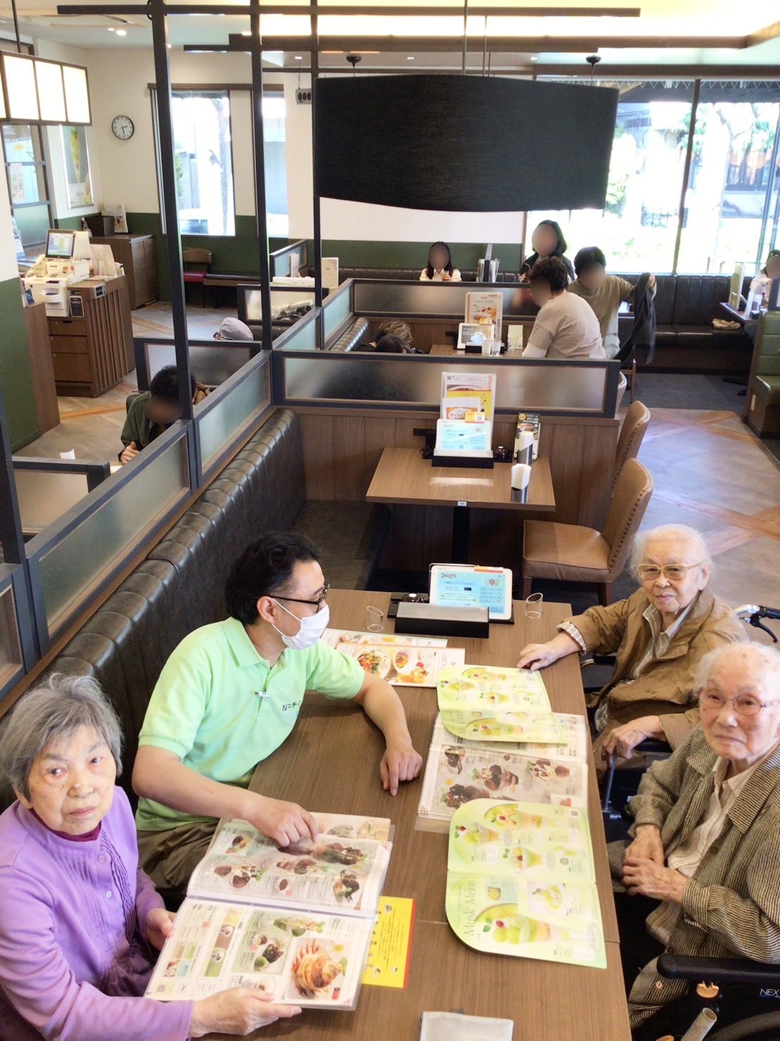 ファミレスでお茶の時間-6　ニチイホーム鷺ノ宮