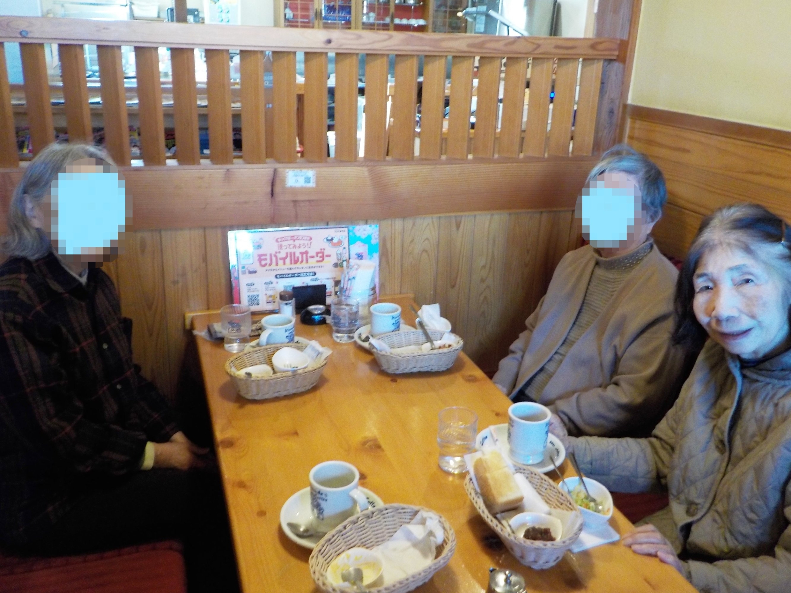 喫茶店でモーニング-1　ニチイホームはるひ野Ⅱ番館