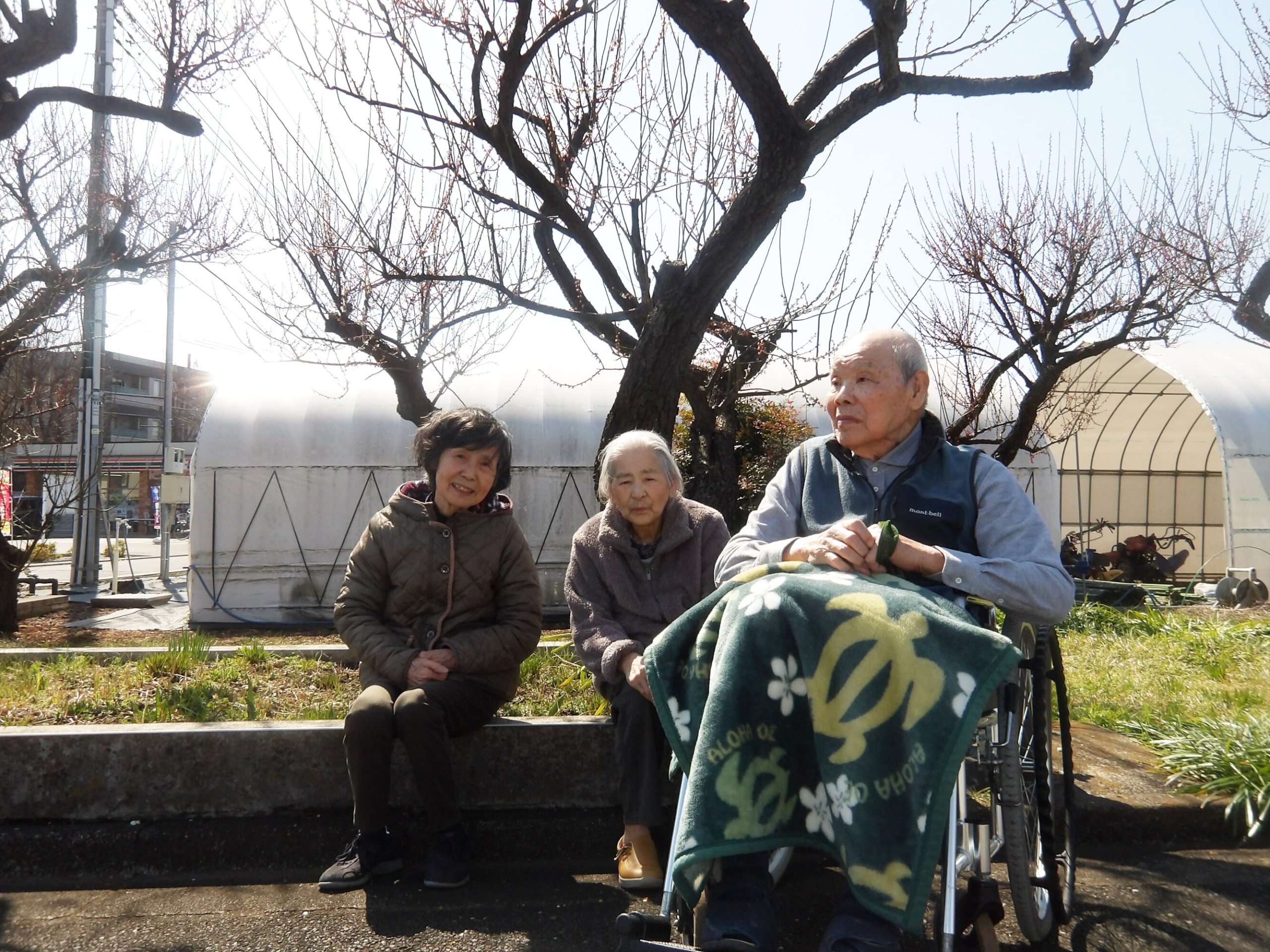 お散歩-1　ニチイホーム東府中