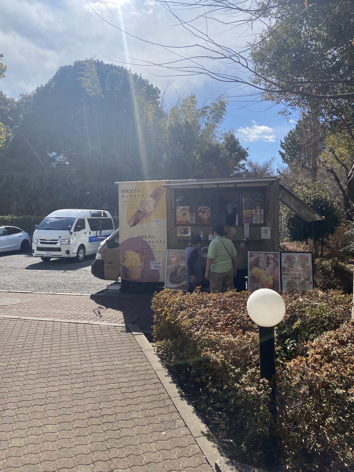 焼き芋キッチンカー-1　ニチイホーム国立