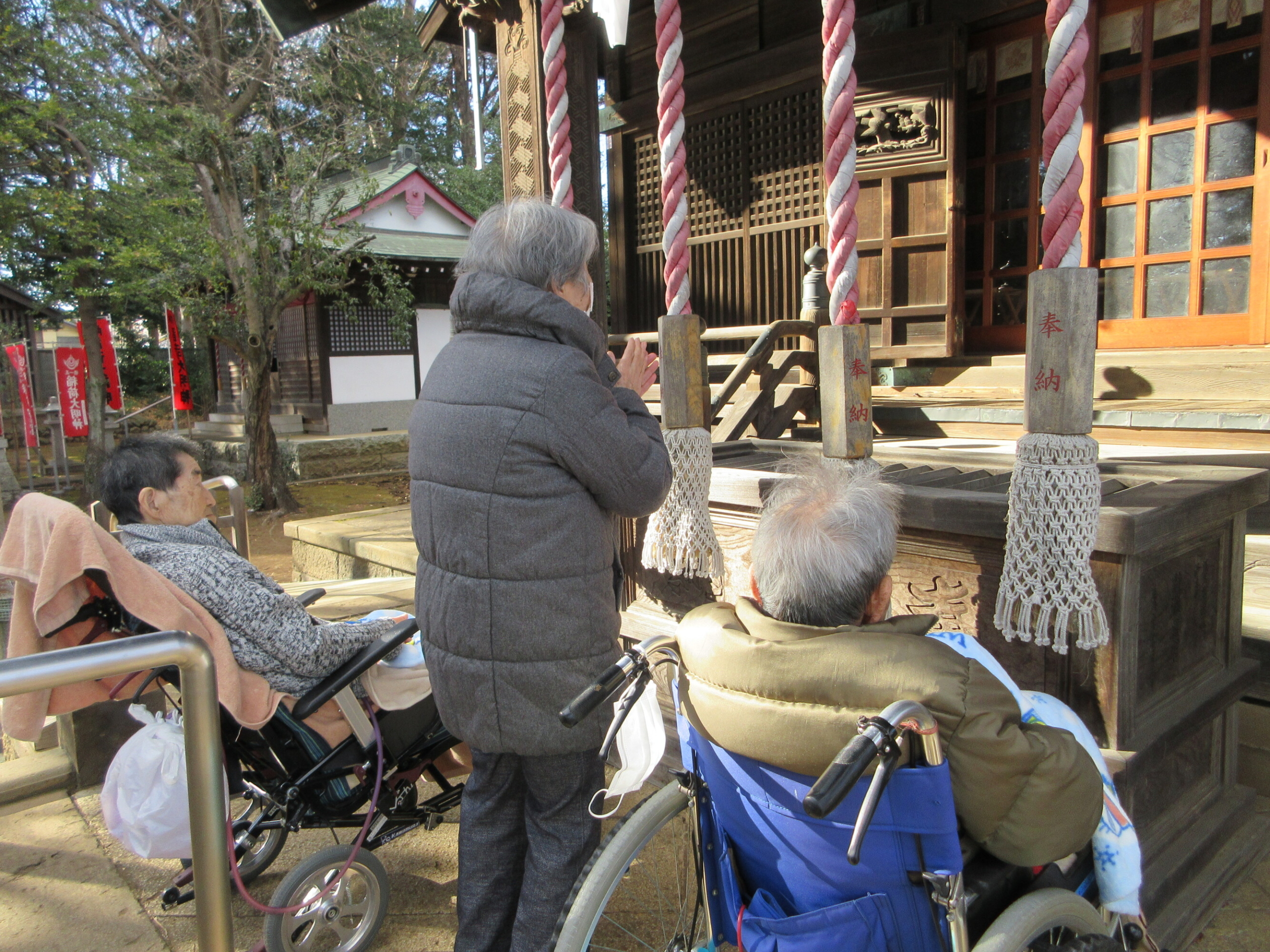 神社へお参り-2　ニチイホーム南大泉