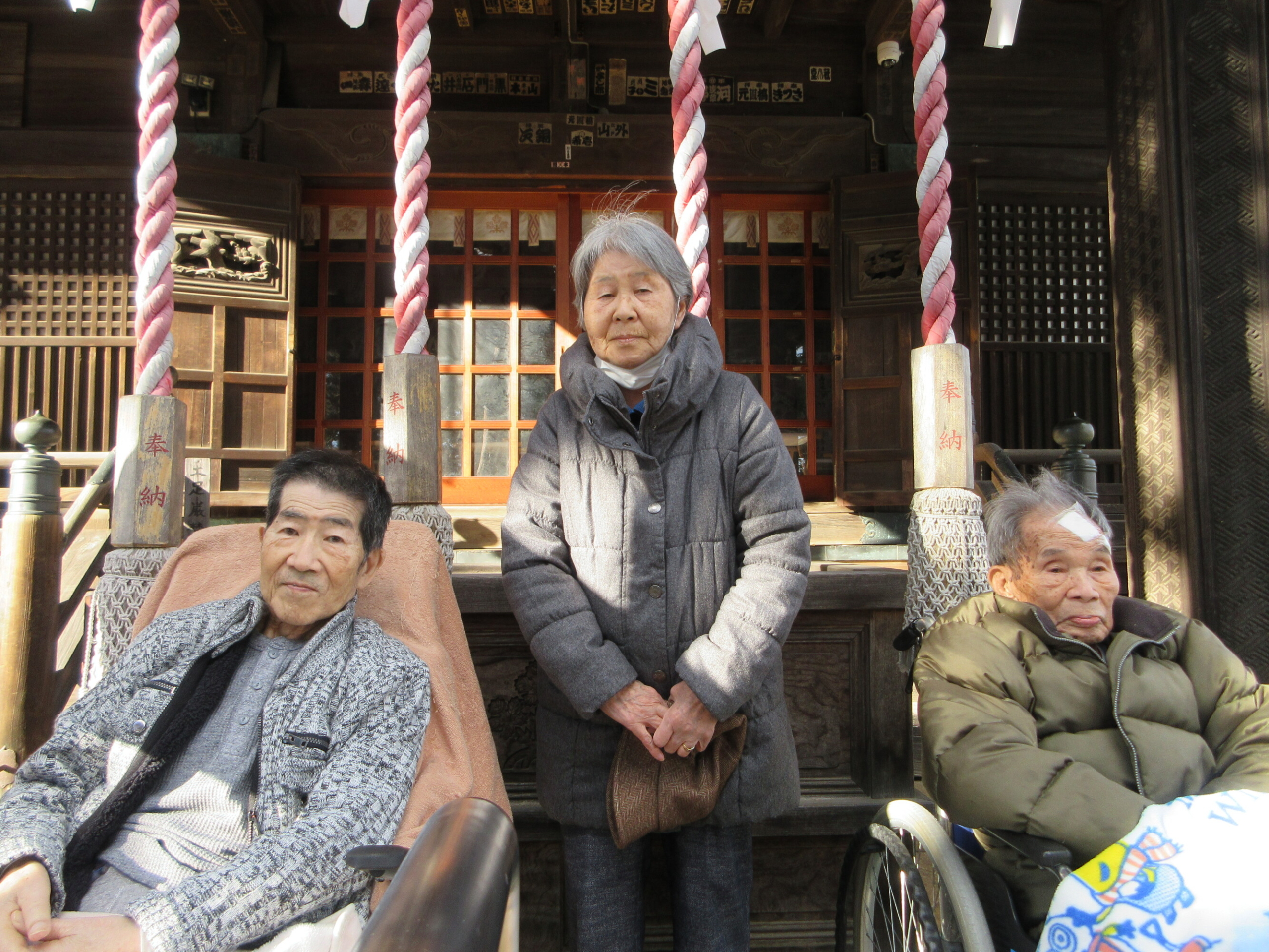 神社へお参り-3　ニチイホーム南大泉