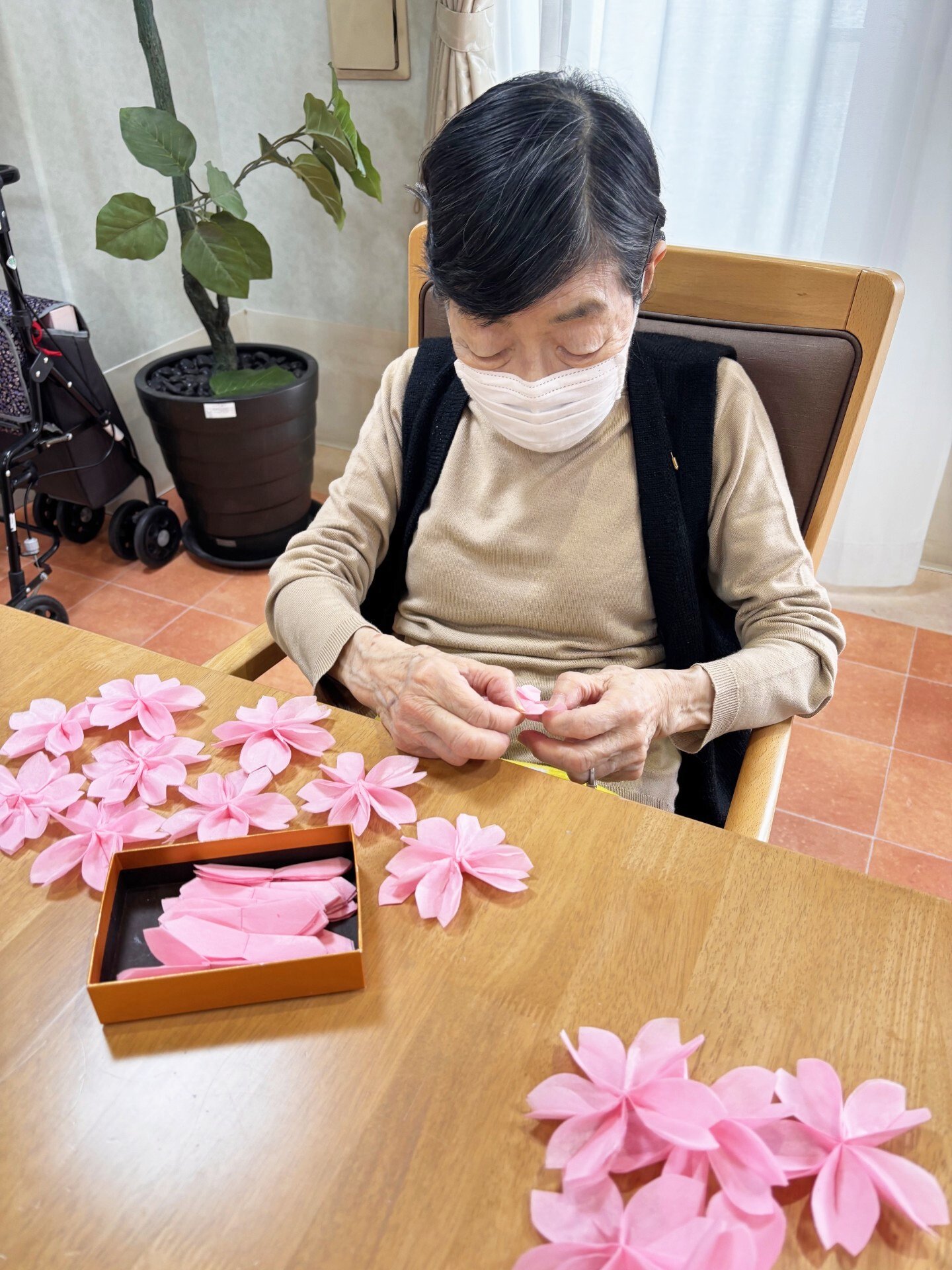 桜の花づくり-1　ニチイホーム三鷹Ⅱ番館