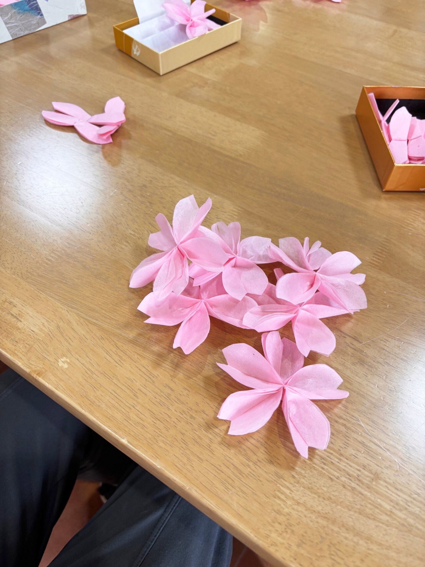 桜の花づくり-3　ニチイホーム三鷹Ⅱ番館