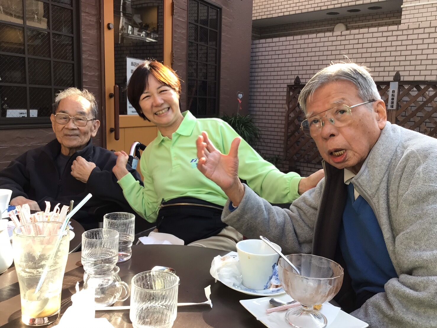 外出 喫茶店-1　ニチイホーム中野南台