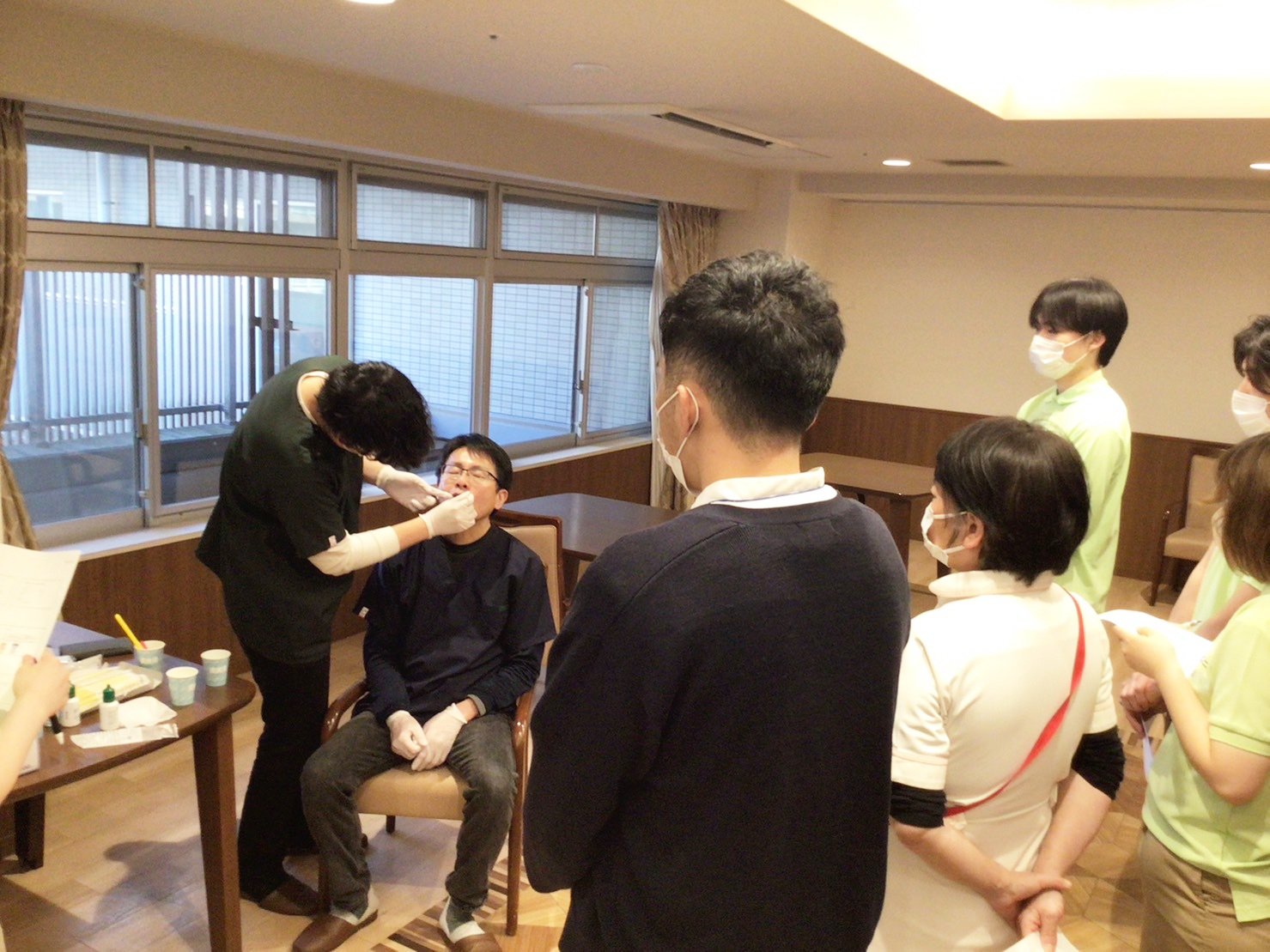 口腔ケア勉強会-2　ニチイホーム鷺ノ宮