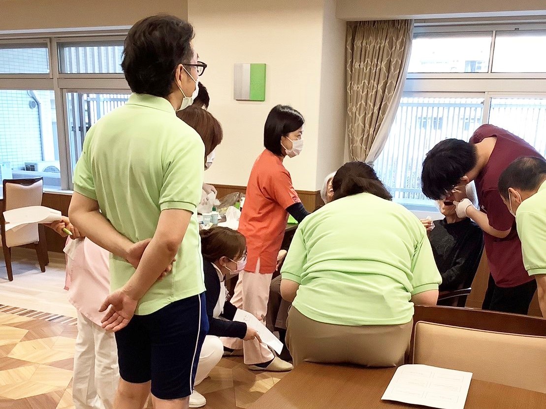口腔ケア勉強会-3　ニチイホーム鷺ノ宮