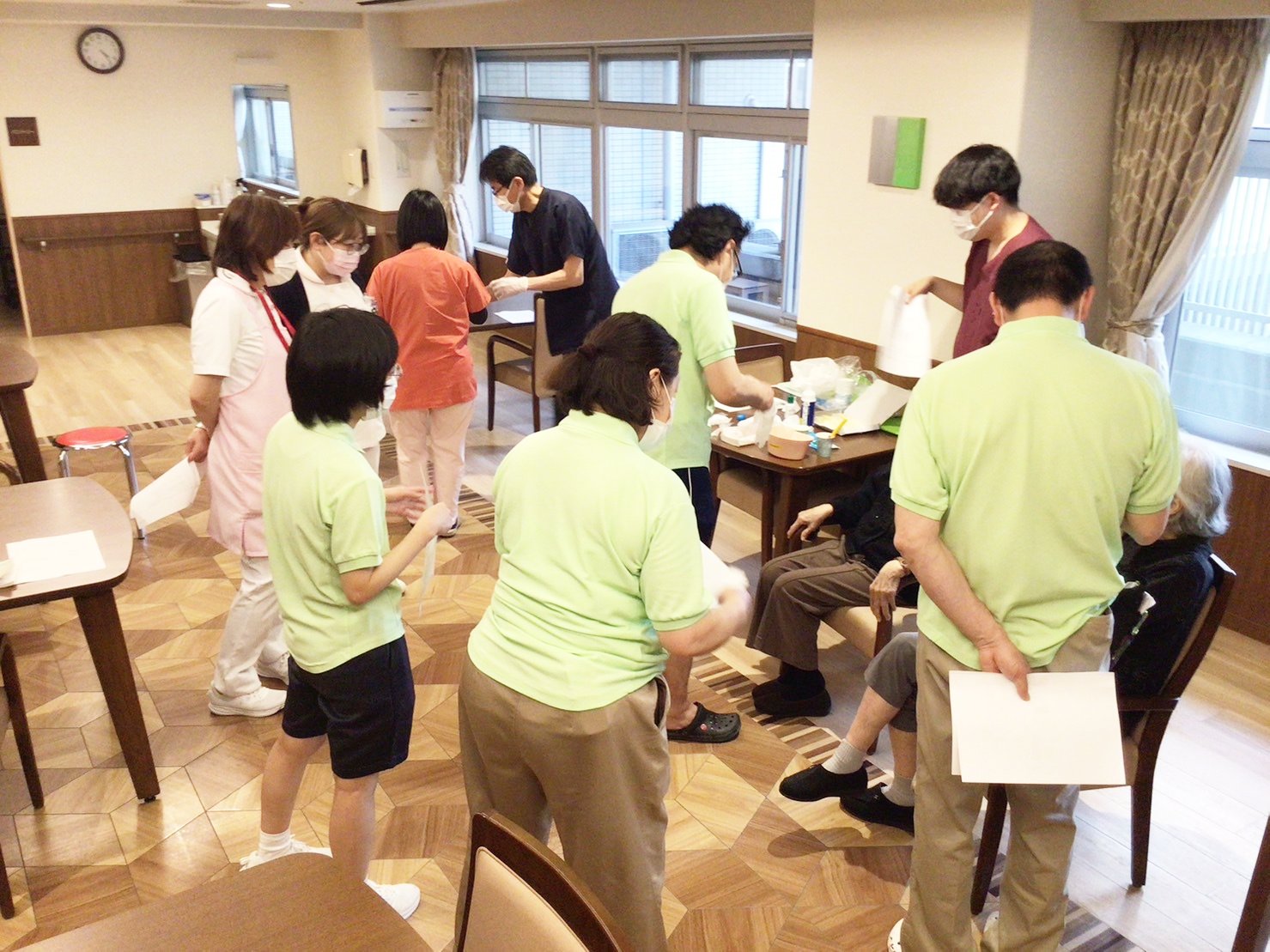 口腔ケア勉強会-4　ニチイホーム鷺ノ宮