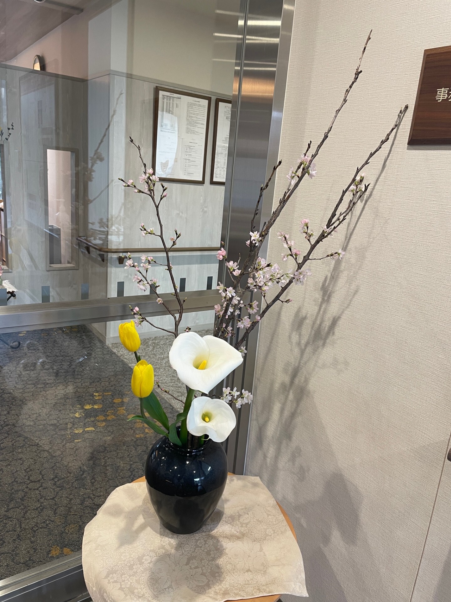 2月エントランスフラワー-4　ニチイホーム杉並松庵