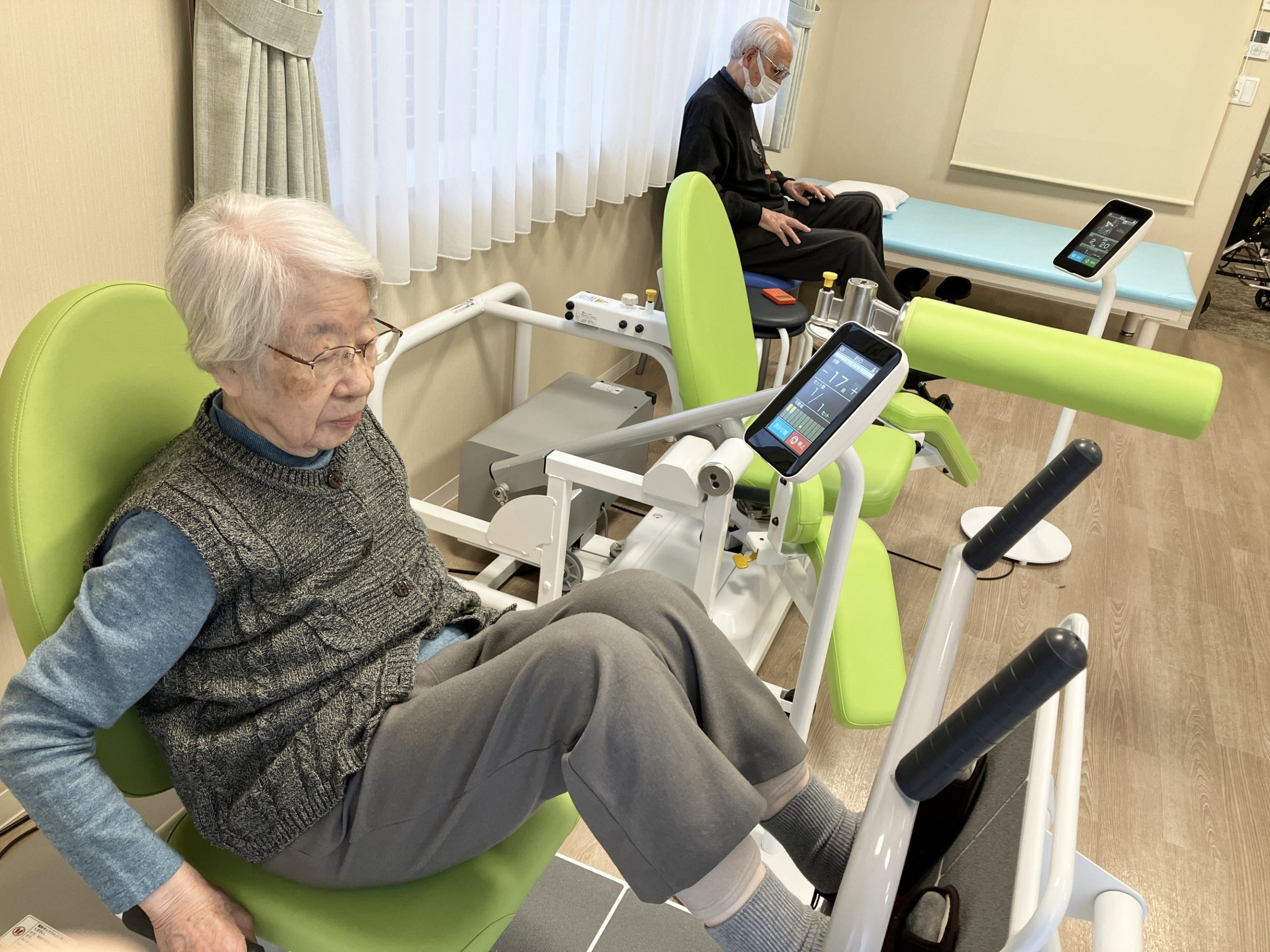 リハビリトレーニングのご様子-2　ニチイホーム杉並松庵