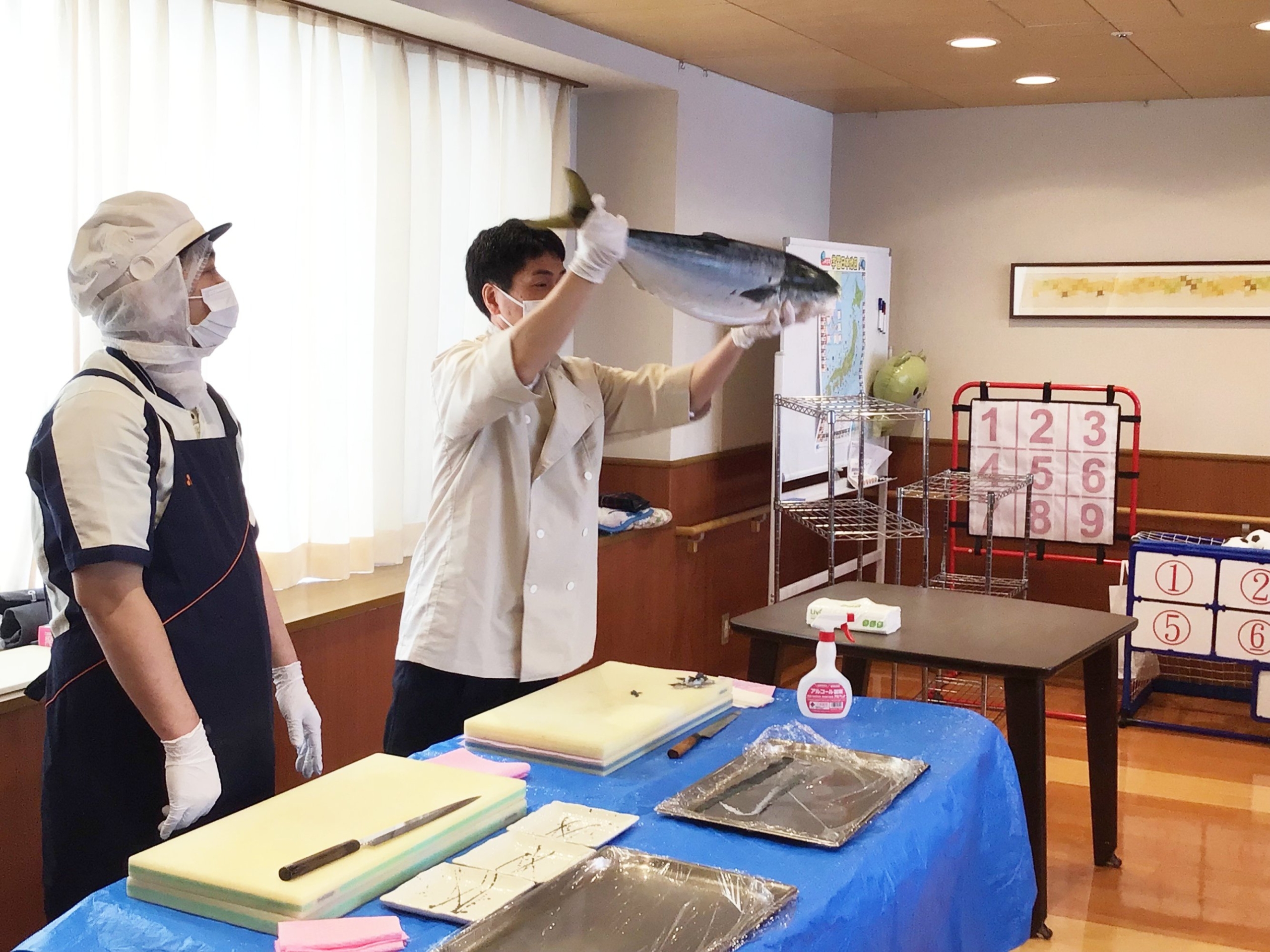 鰤の解体ショー-1　ニチイホーム江戸川