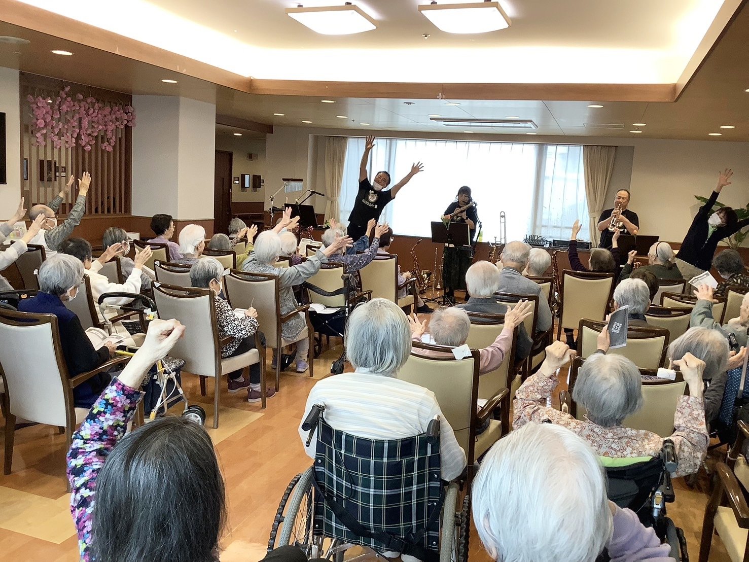 バンド演奏-4　ニチイホーム江戸川