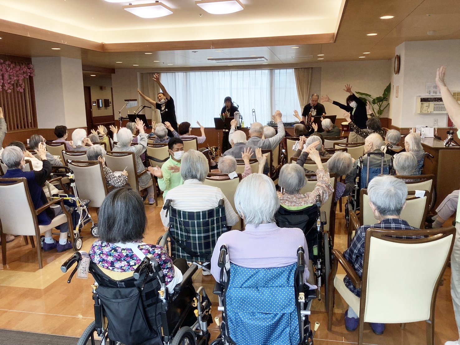 バンド演奏-5　ニチイホーム江戸川