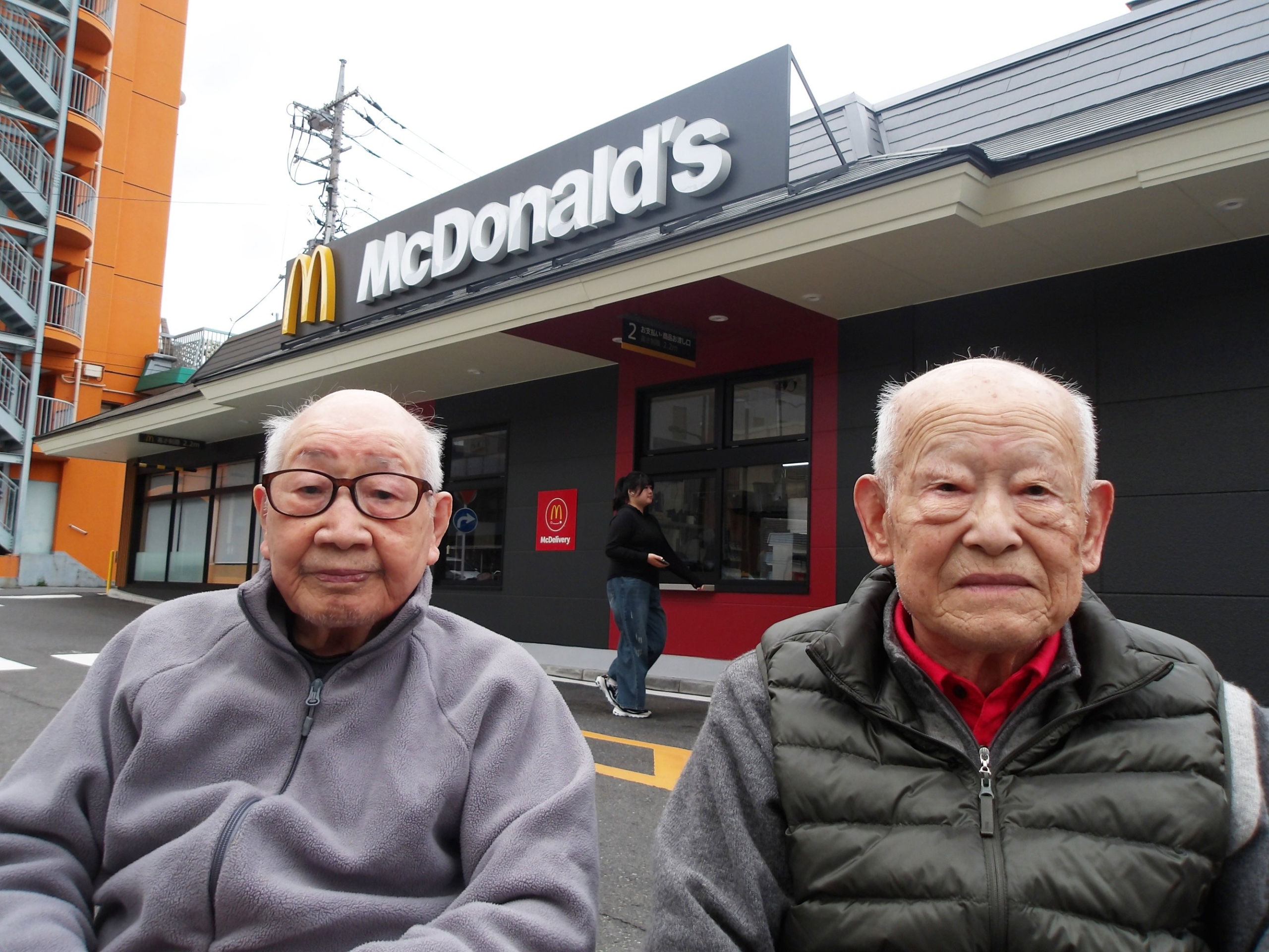 ファーストフード店へ-5　ニチイホーム野方