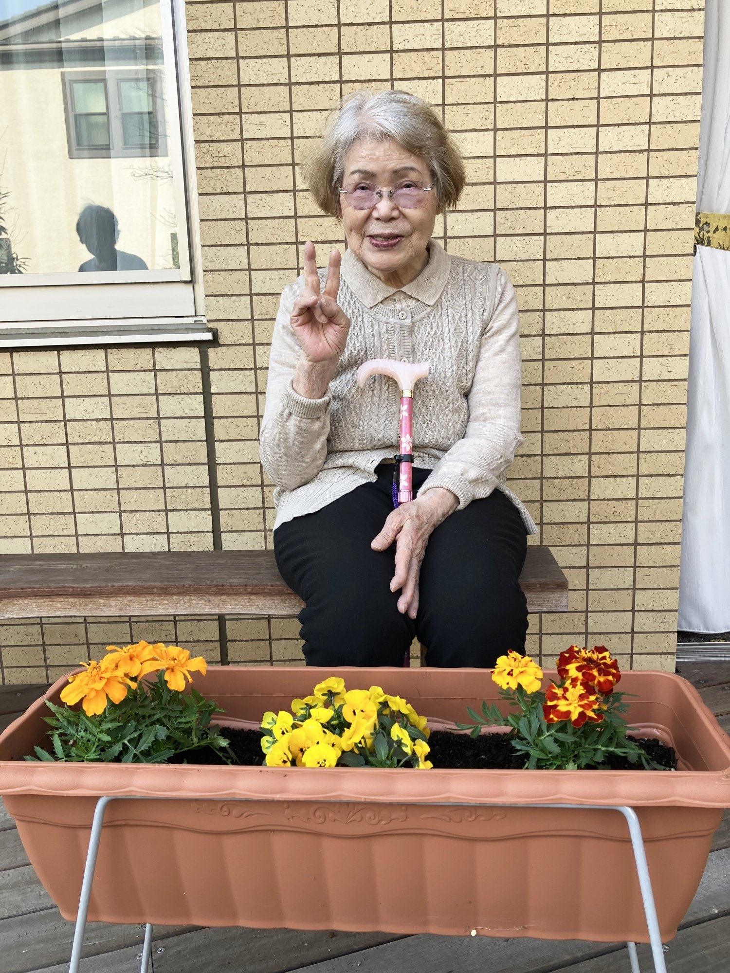 お花とエルくんと写真撮影-1　ニチイホーム杉並松庵
