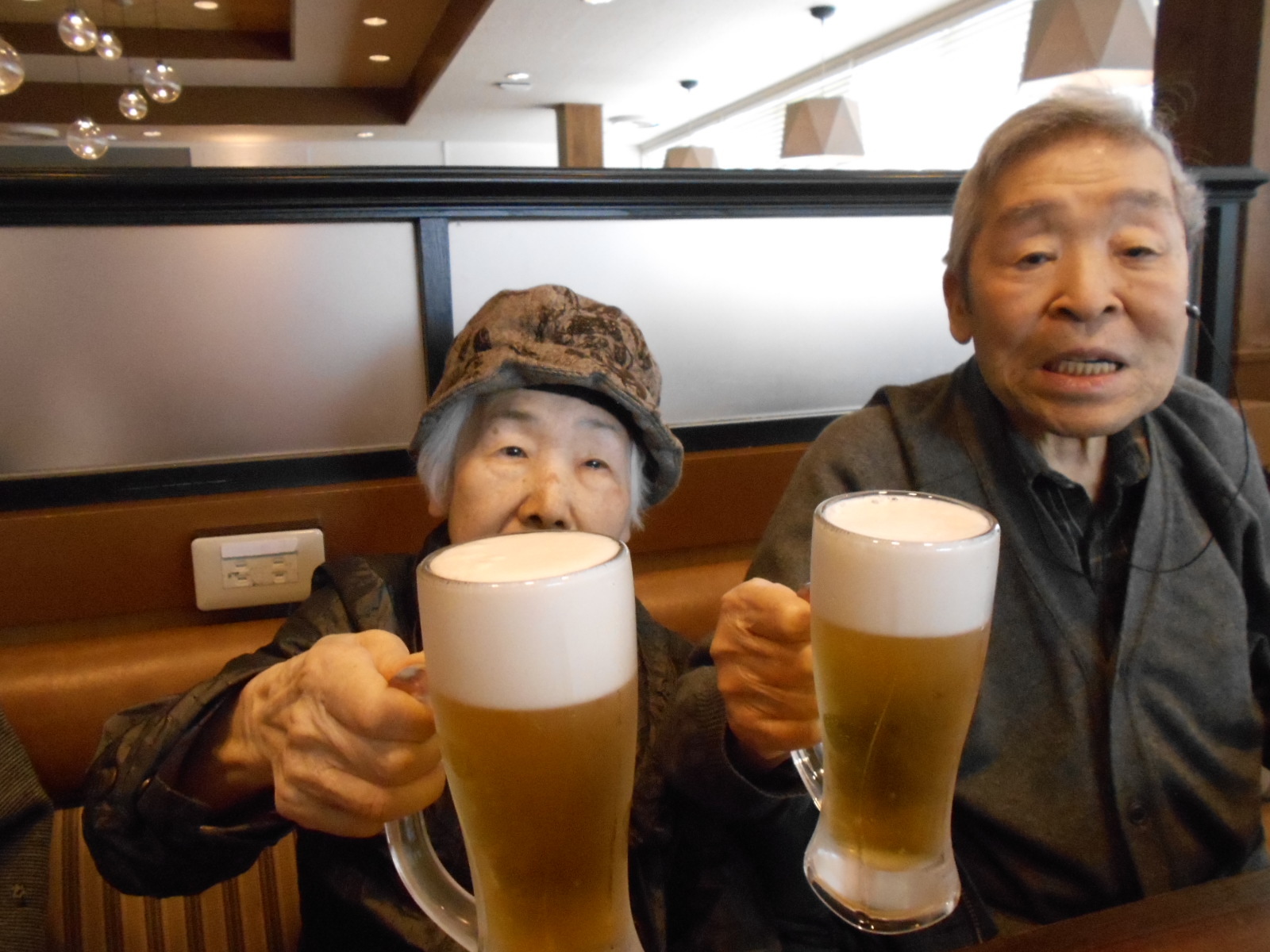 ファミリーレストランでお食事-1　ニチイホーム江古田の杜
