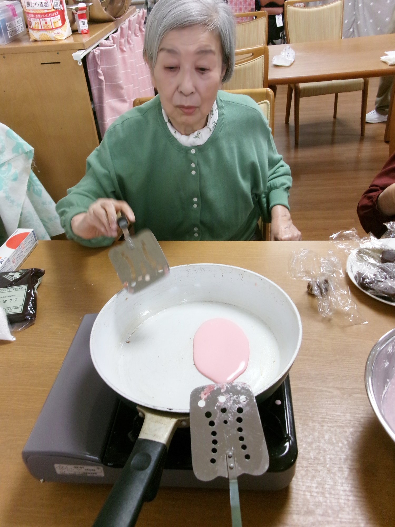 桜餅づくり-3　ニチイホーム上星川