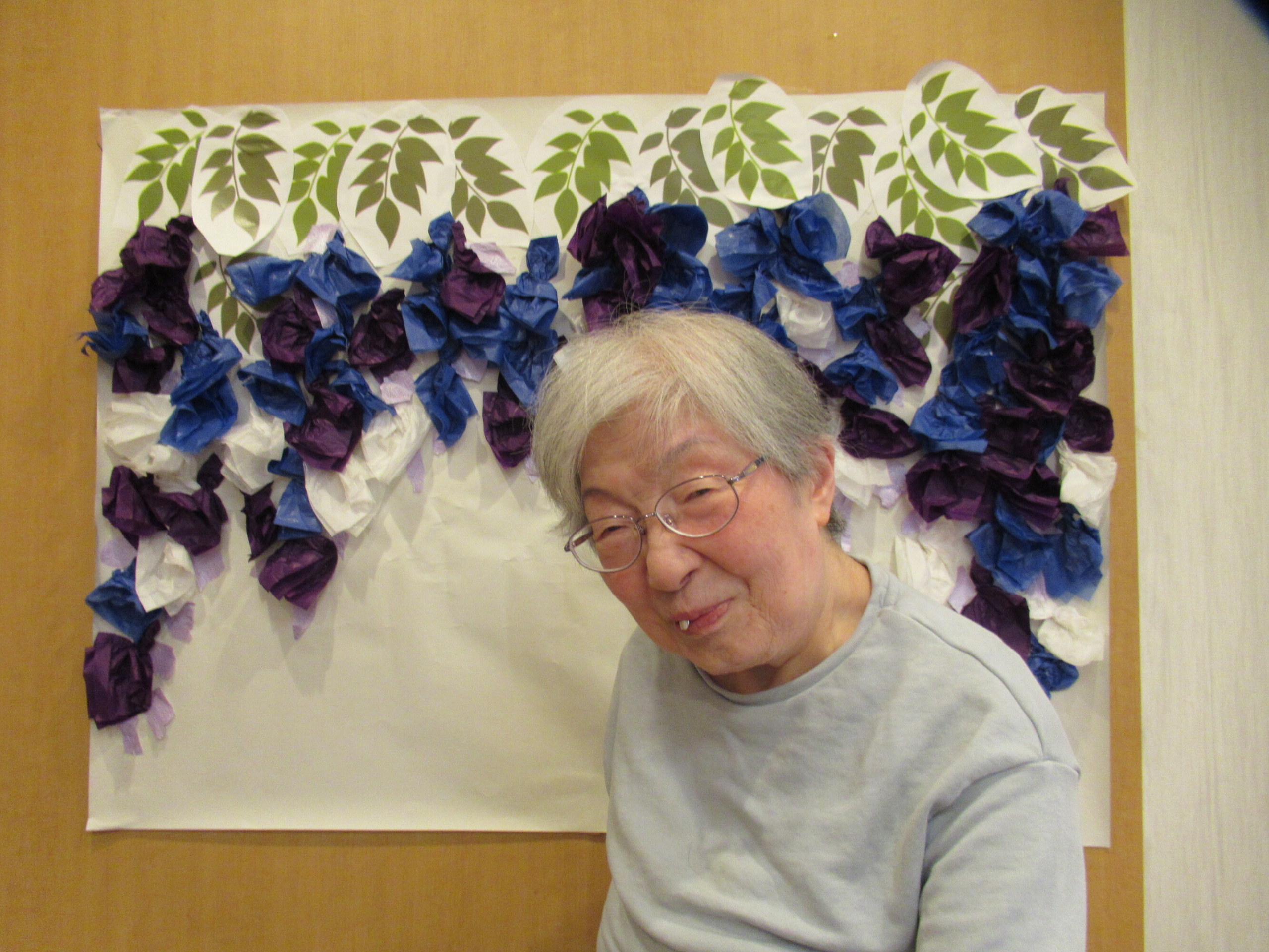 壁面工作（藤の花）　-6 ニチイホーム目白