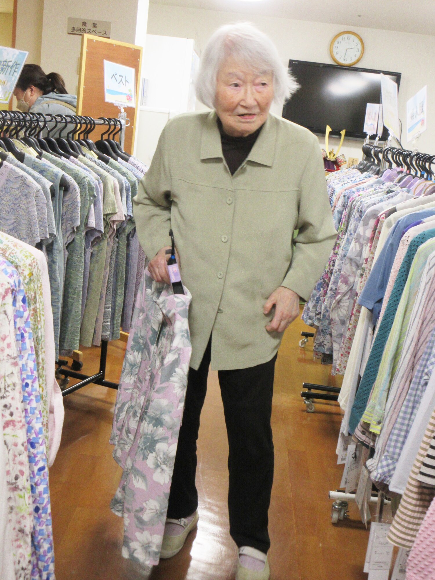 衣類販売会-2　ニチイホーム南大泉