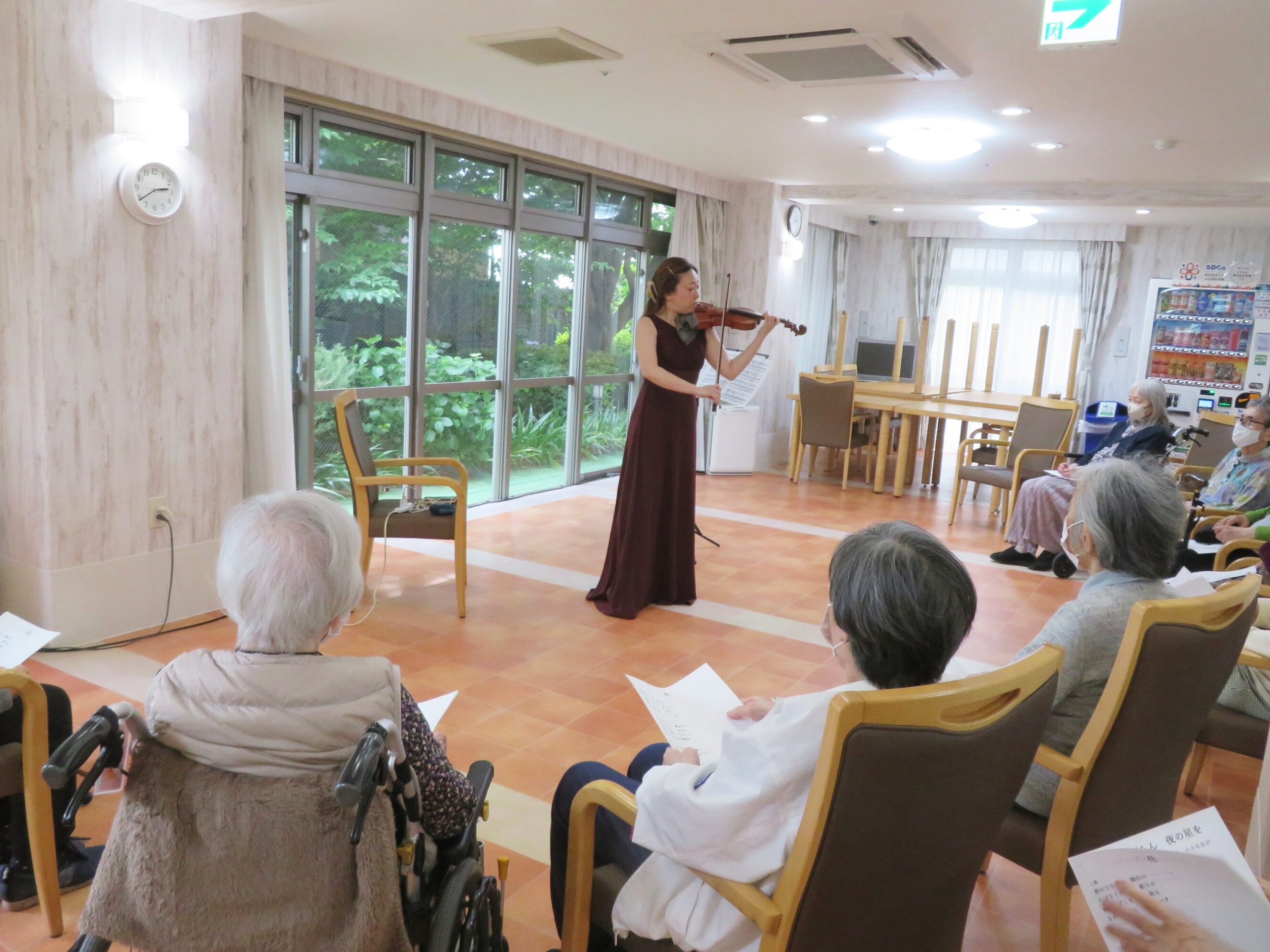 バイオリン演奏会-3　ニチイホーム三鷹Ⅱ番館