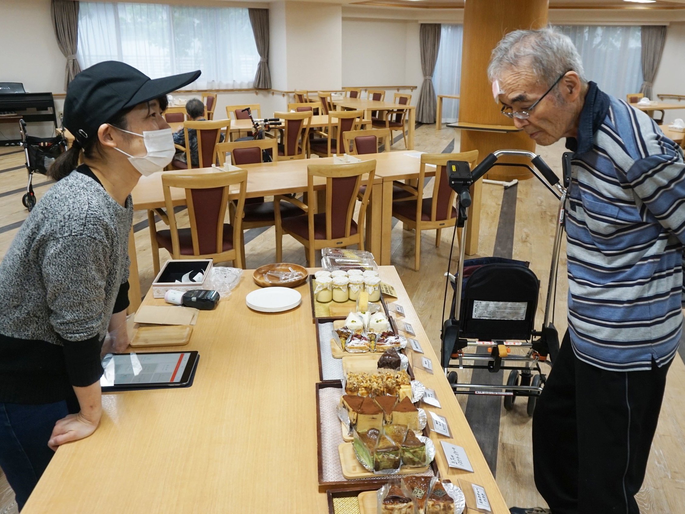 おいも屋さんのスイーツ販売会-3　ニチイホーム練馬高野台