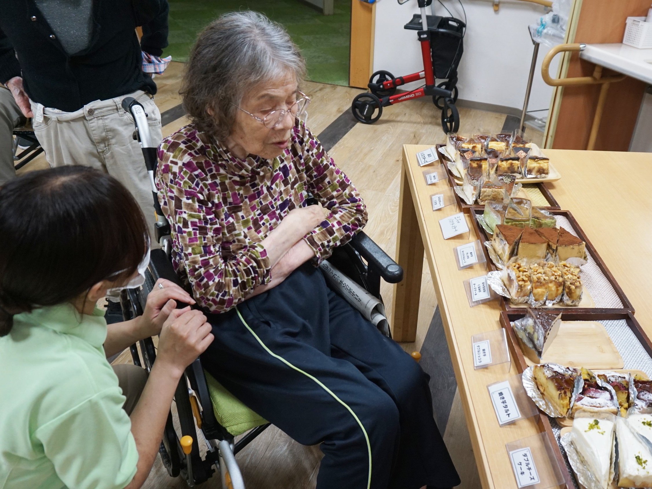 おいも屋さんのスイーツ販売会-4　ニチイホーム練馬高野台