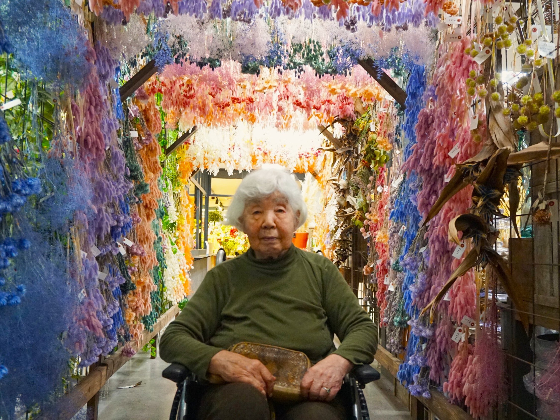 ガーデニングセンターでお花を鑑賞-2　ニチイホーム練馬高野台