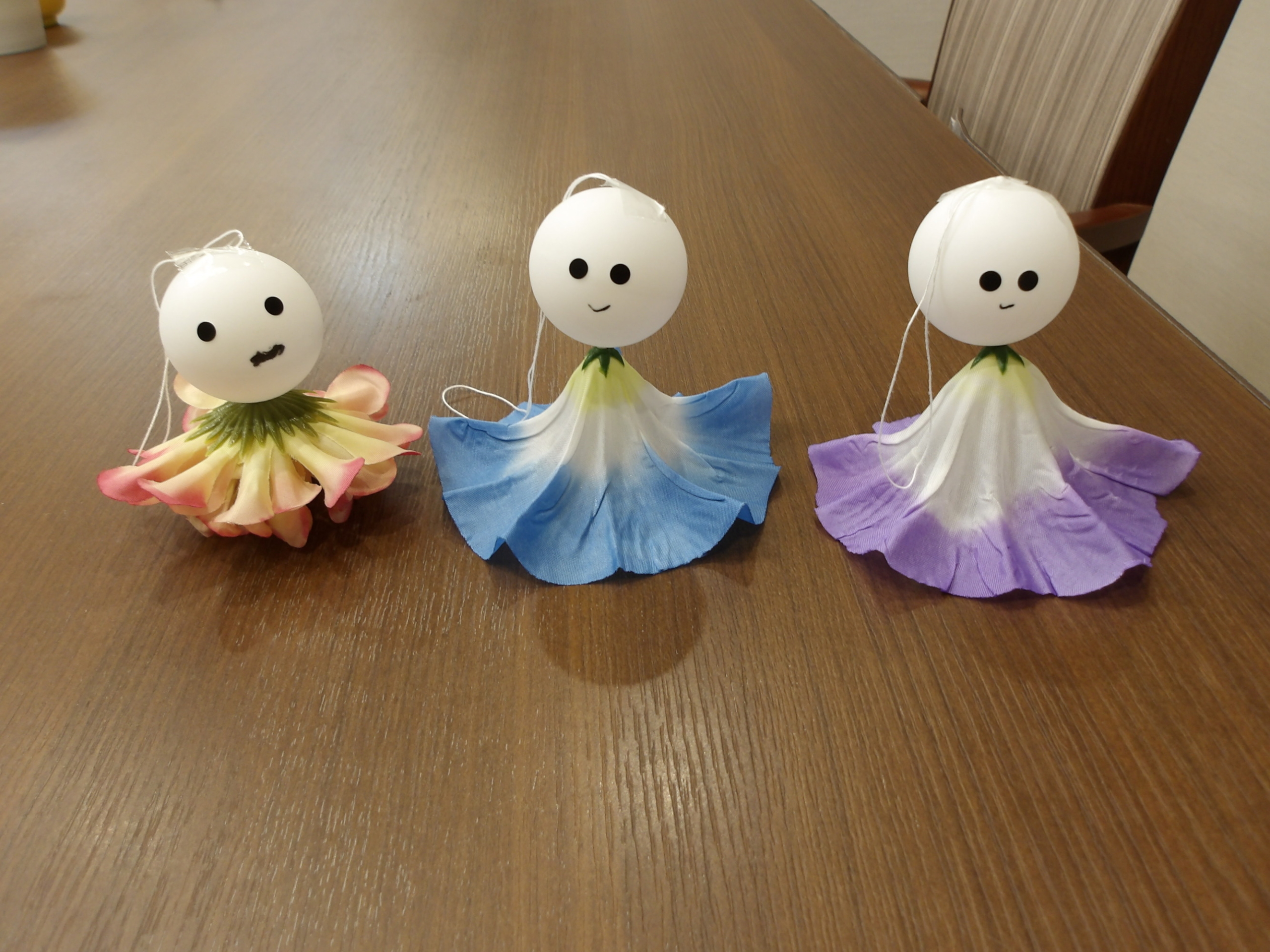 レイのお花のてるてる坊主-4　ニチイホーム野方