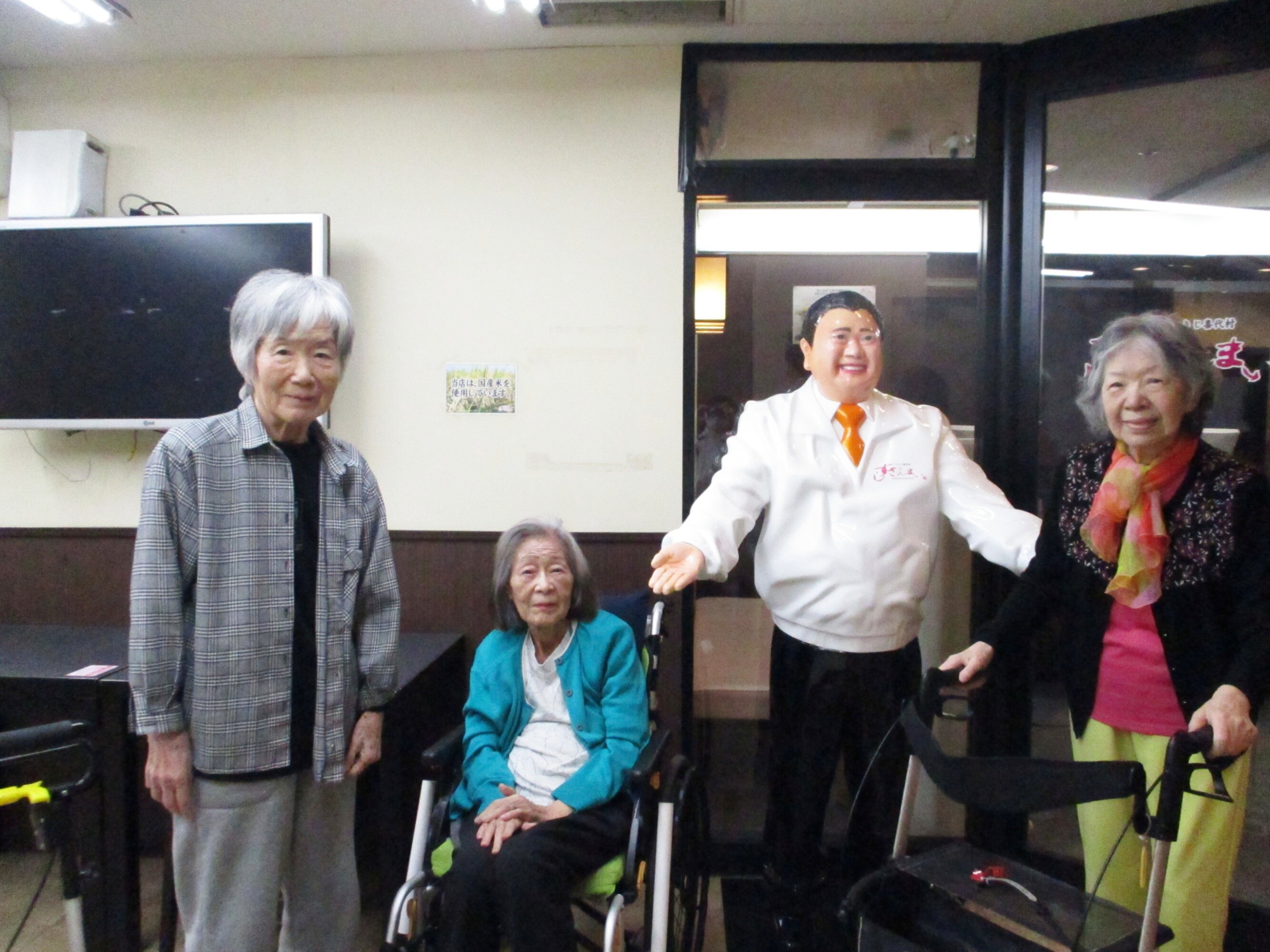 大人気のお寿司屋さんへ-1　ニチイホーム王子
