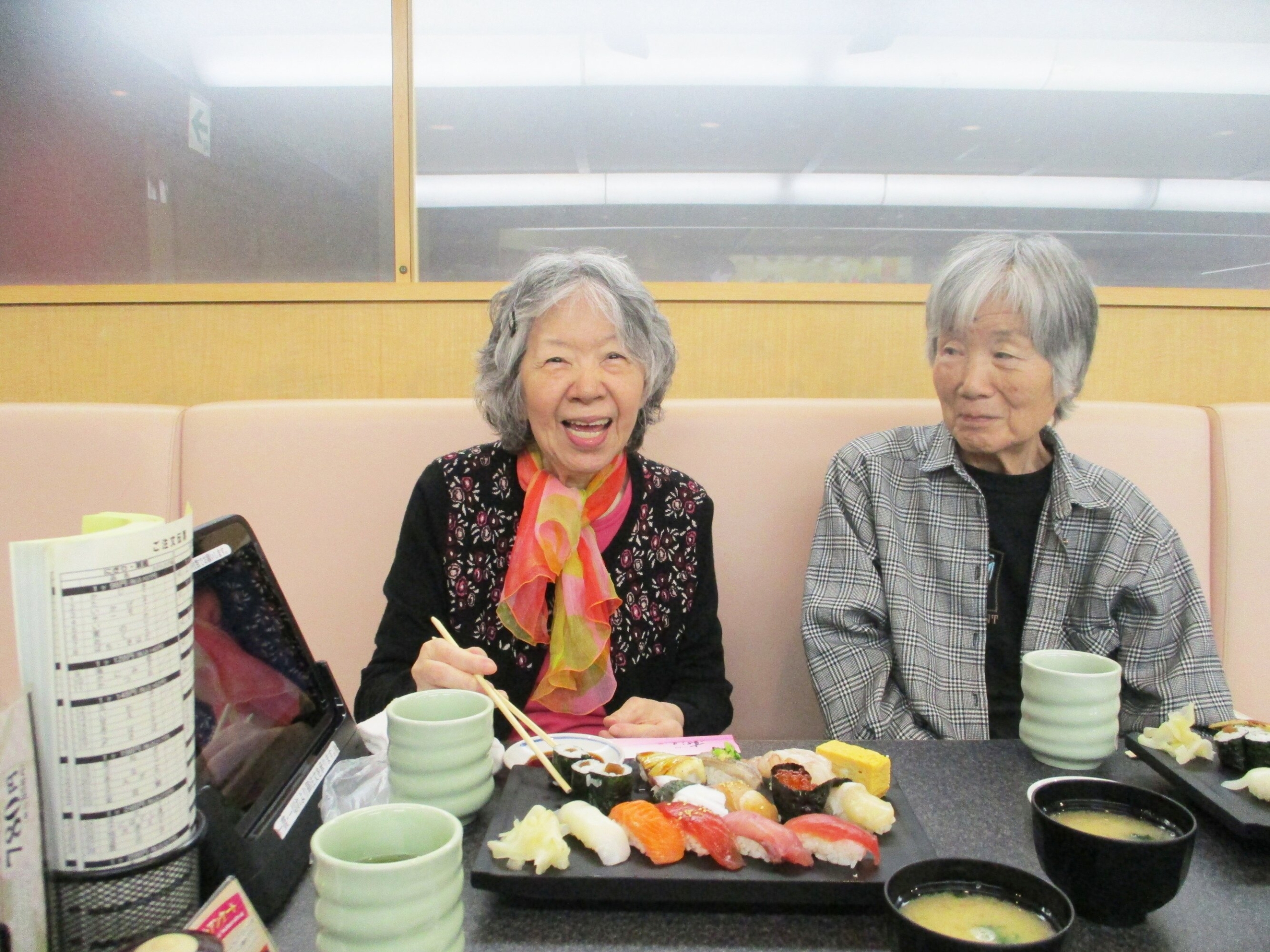 大人気のお寿司屋さんへ-3　ニチイホーム王子