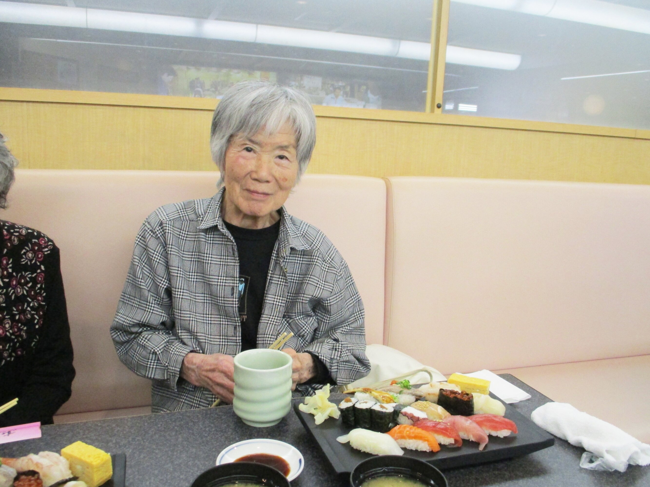 大人気のお寿司屋さんへ-4　ニチイホーム王子