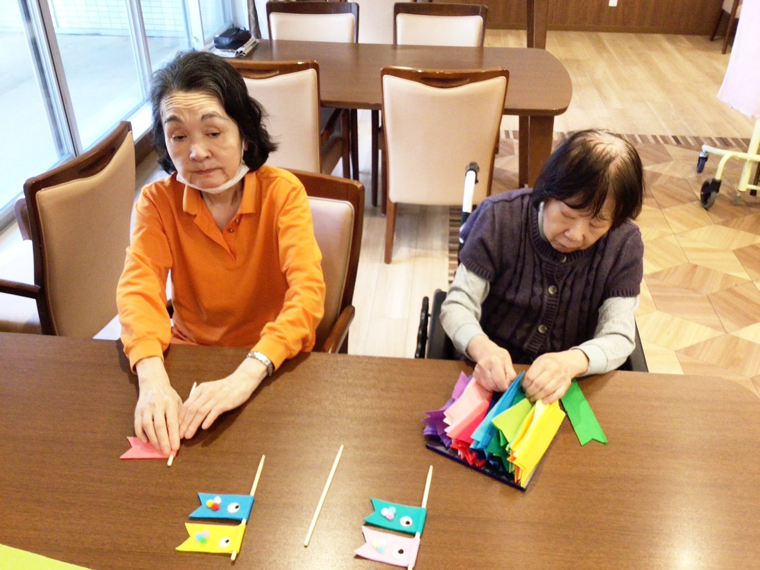 鯉のぼり工作-1　ニチイホーム鷺ノ宮