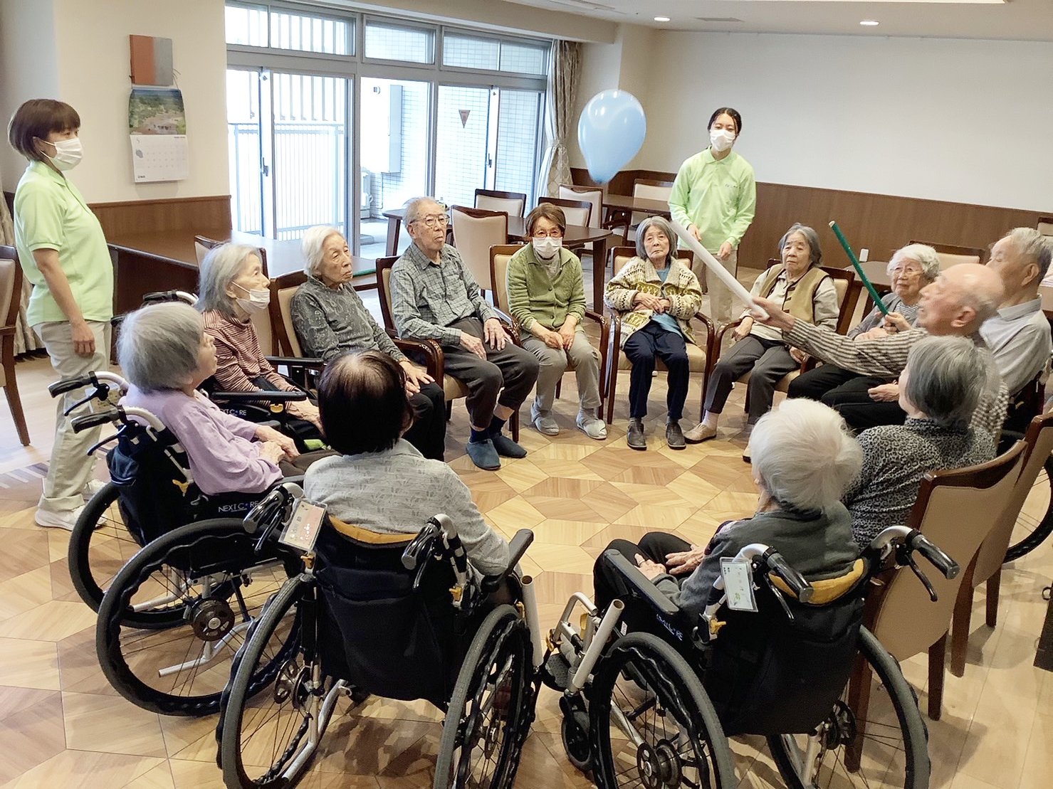 風船バレー-1　ニチイホーム鷺ノ宮