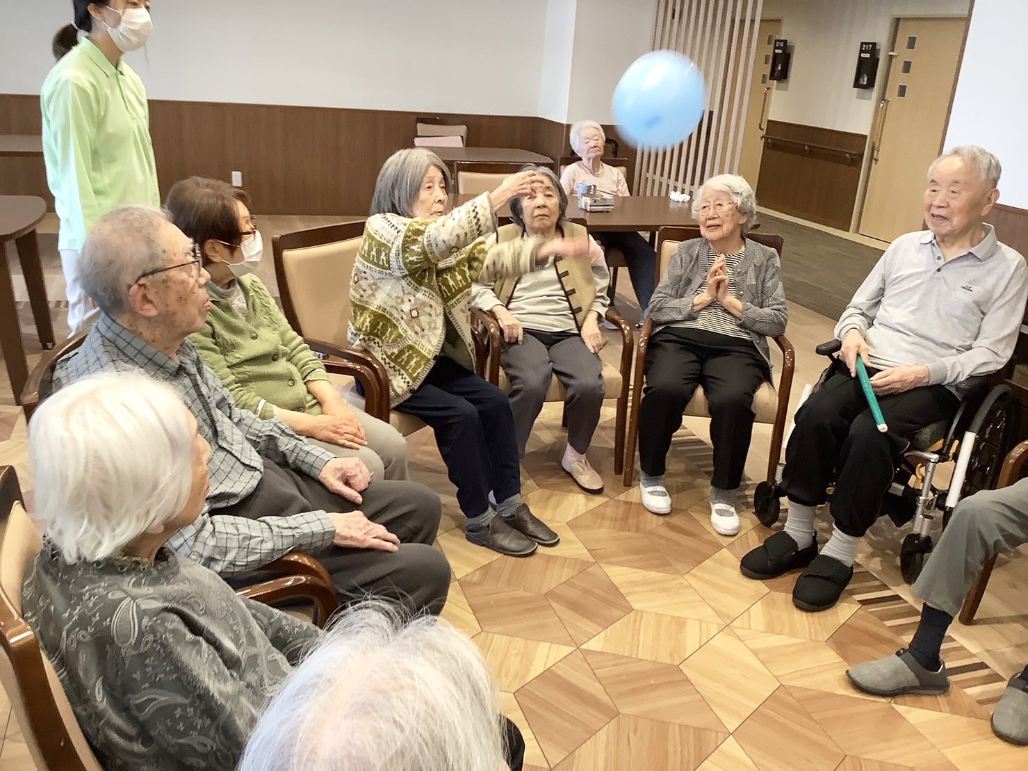 風船バレー-5　ニチイホーム鷺ノ宮