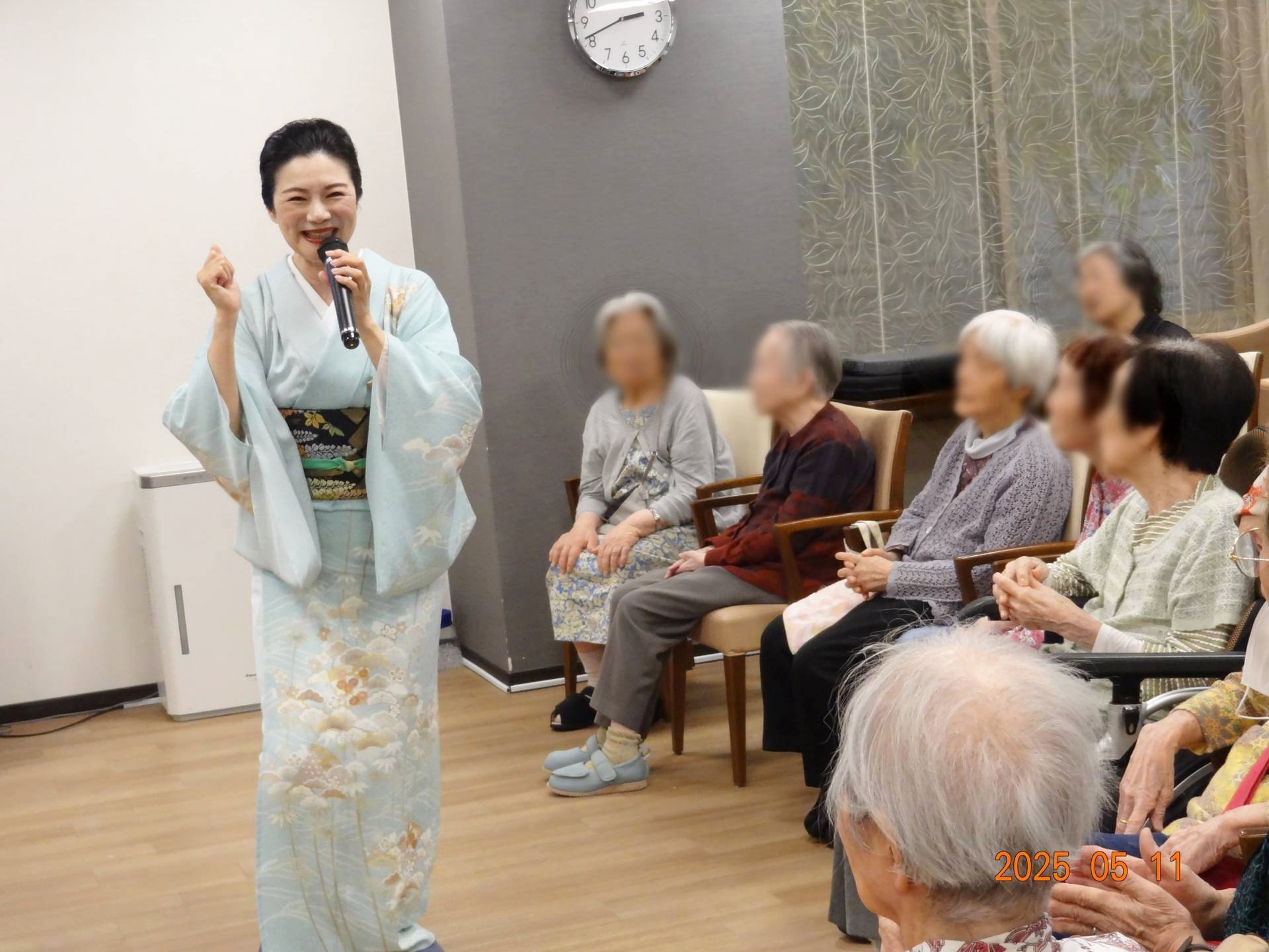 心に響く懐メロ！感動と笑顔に包まれた歌謡ショー開催-1　ニチイホーム渋谷本町