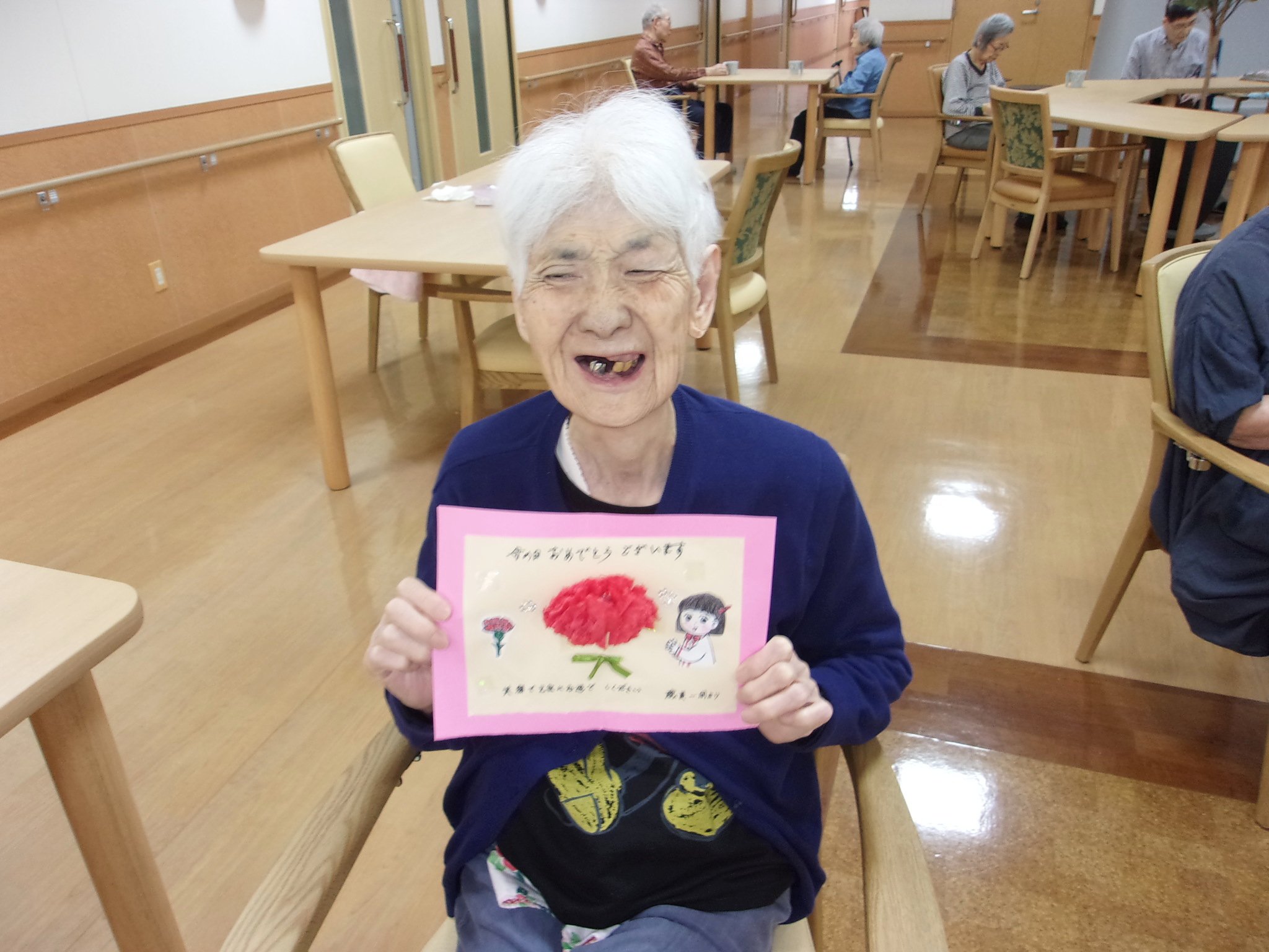 母の日にささやかな贈り物-2　ニチイホーム多摩川緑地