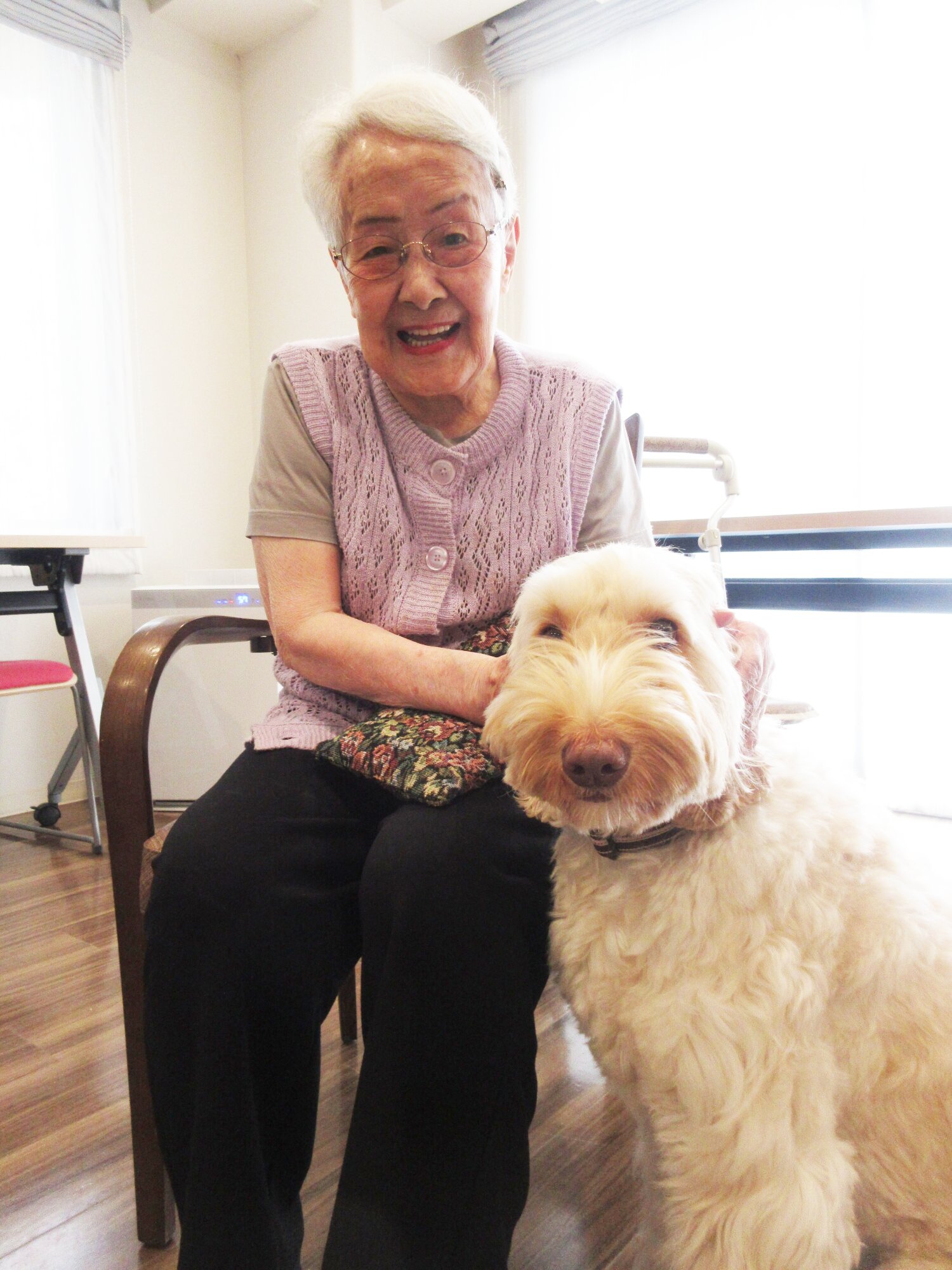 セラピー犬とのふれあい-4　ニチイホーム用賀