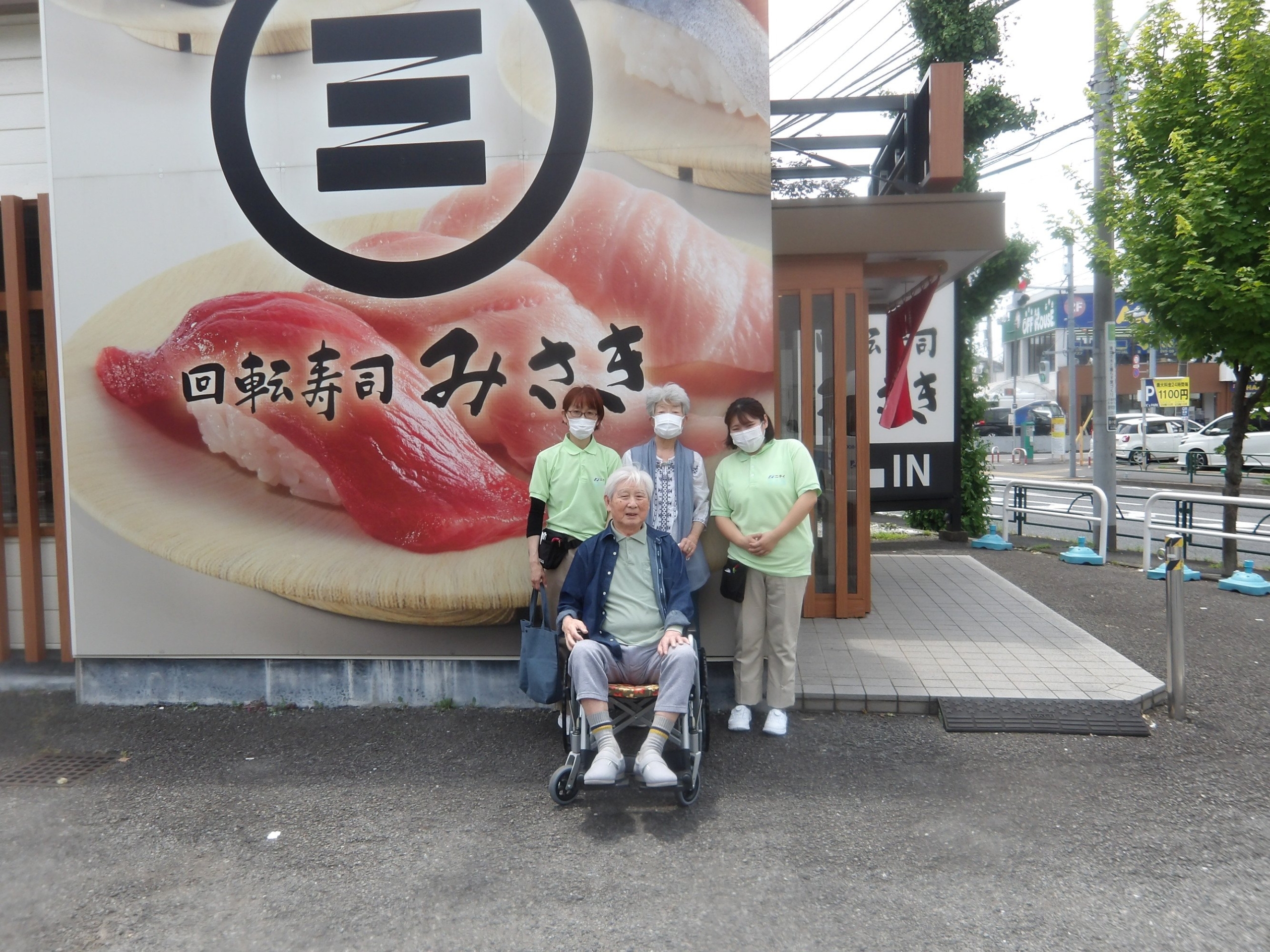 お誕生日に外食-1　ニチイホーム東府中