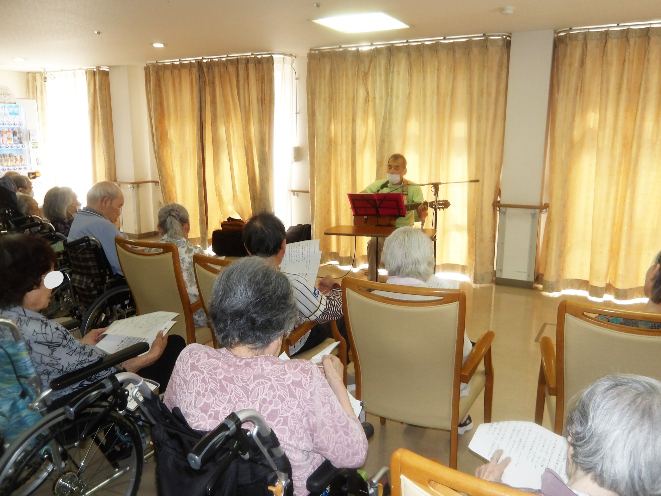 ギター演奏会-3　ニチイホーム東府中