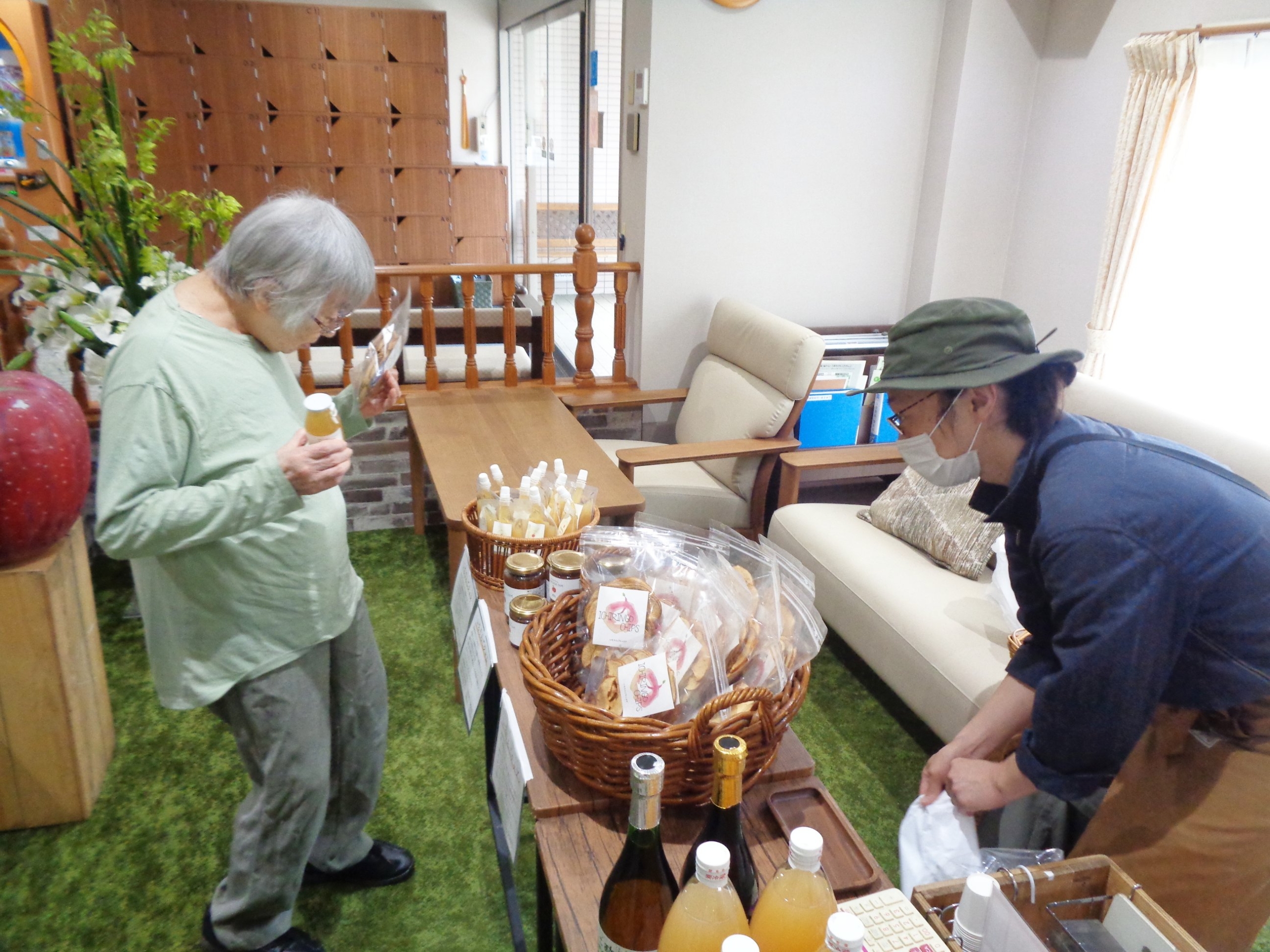 リンゴ商品の訪問販売-4　ニチイホーム自由が丘