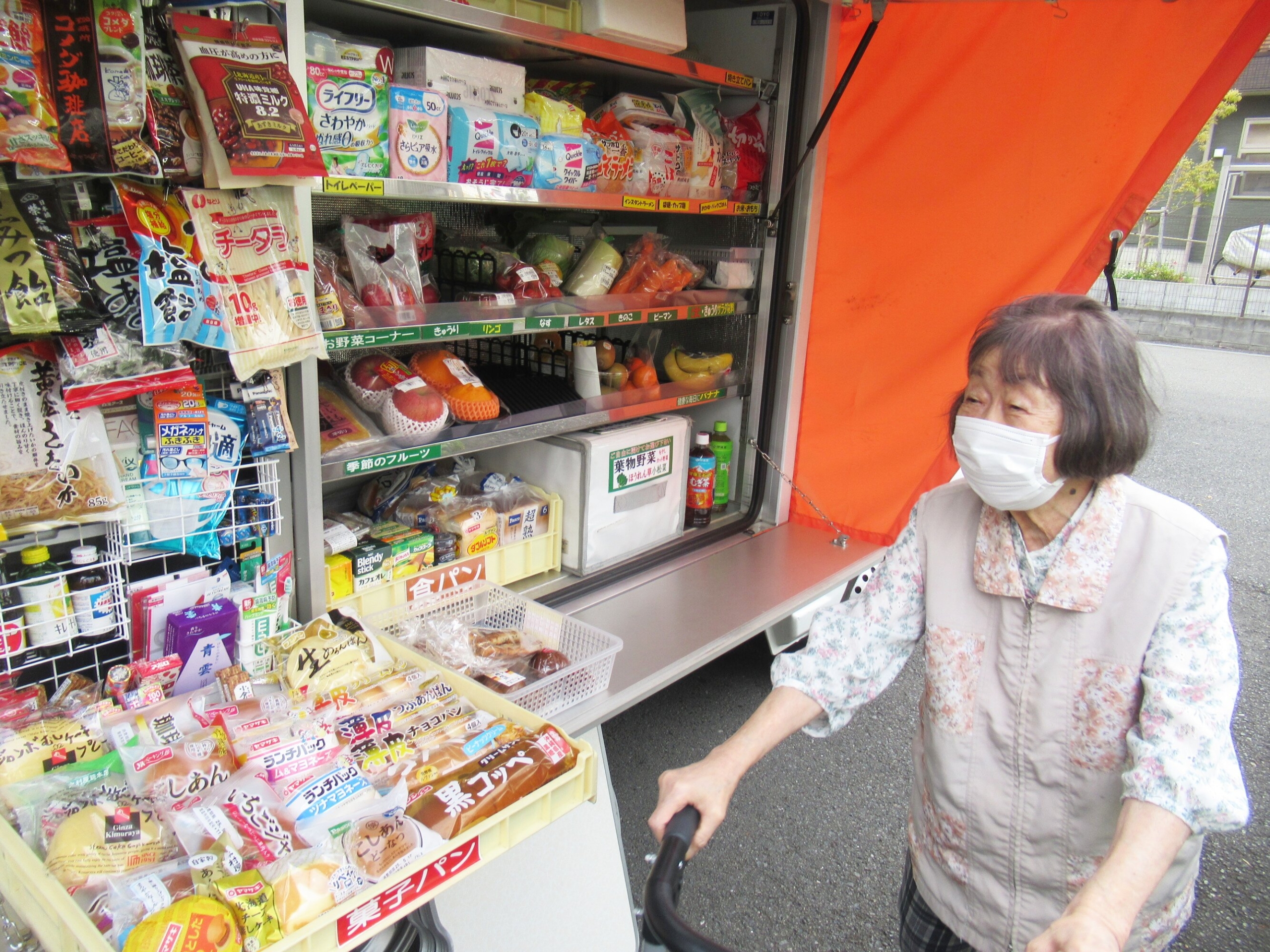 みんな大好き、移動スーパー-1　ニチイホーム柿生