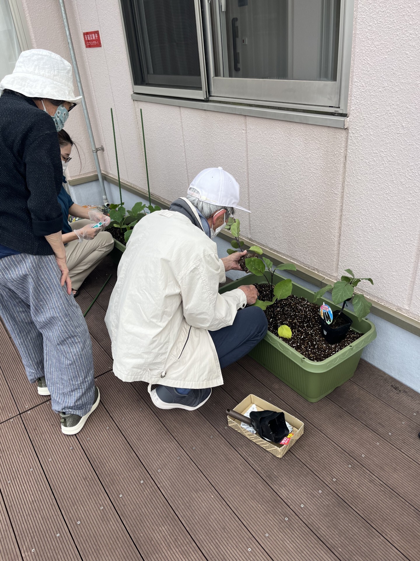 5階テラスに彩りを　ニチイメゾン神田