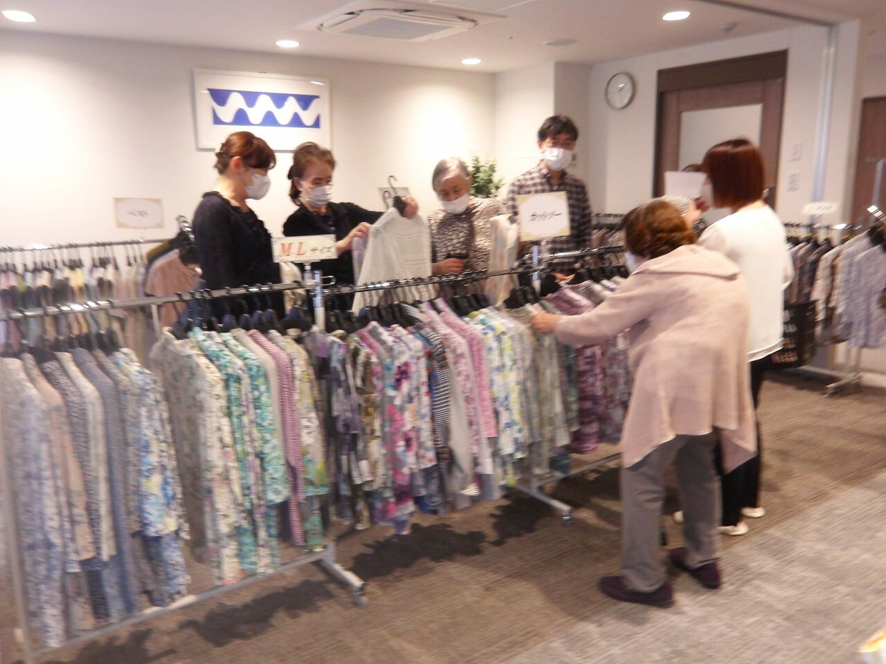 訪問衣類販売に来ていただきました-6　ニチイホーム南大井