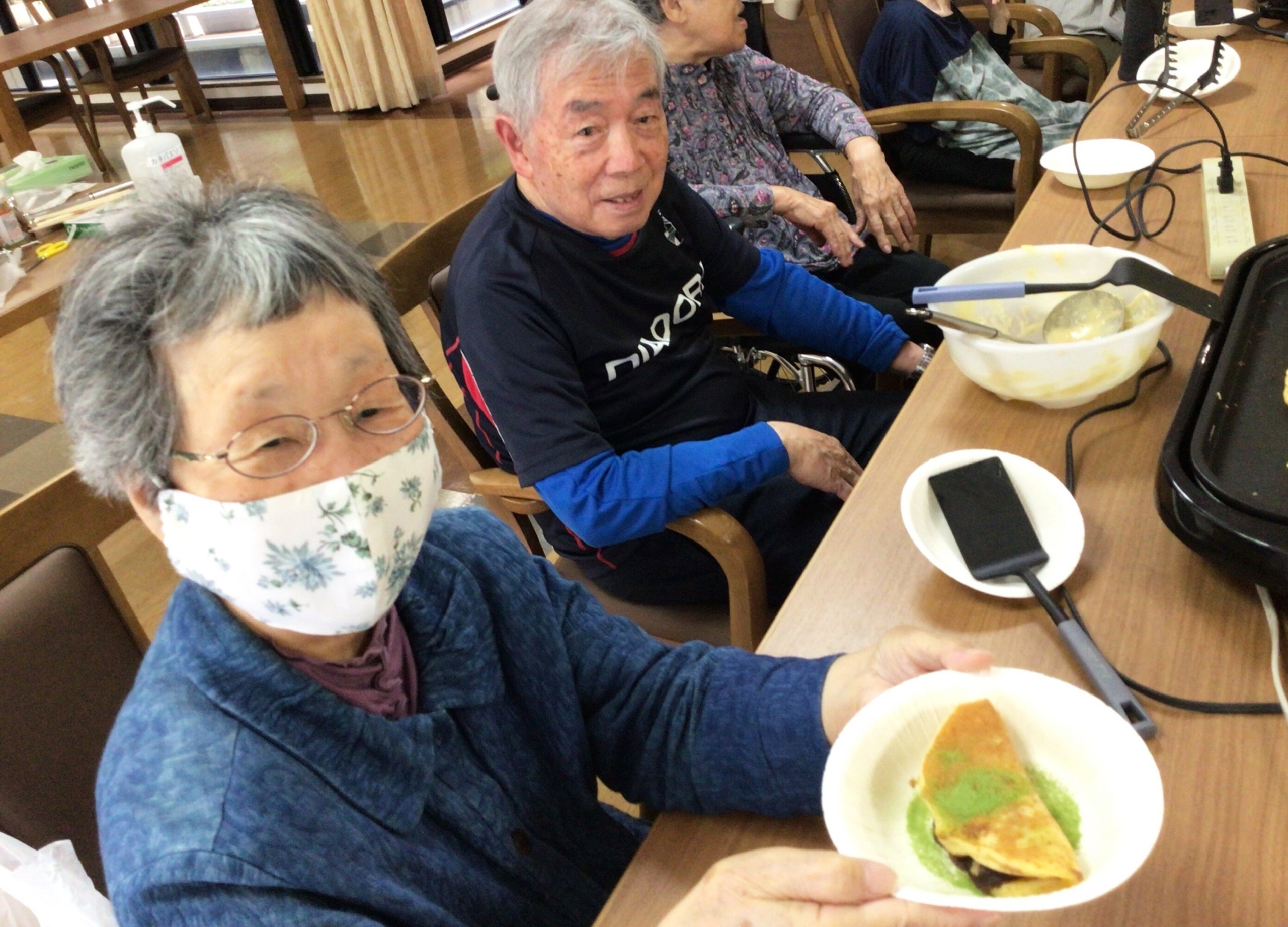 ふんわりどら焼き作り-4　ニチイホーム中野南台