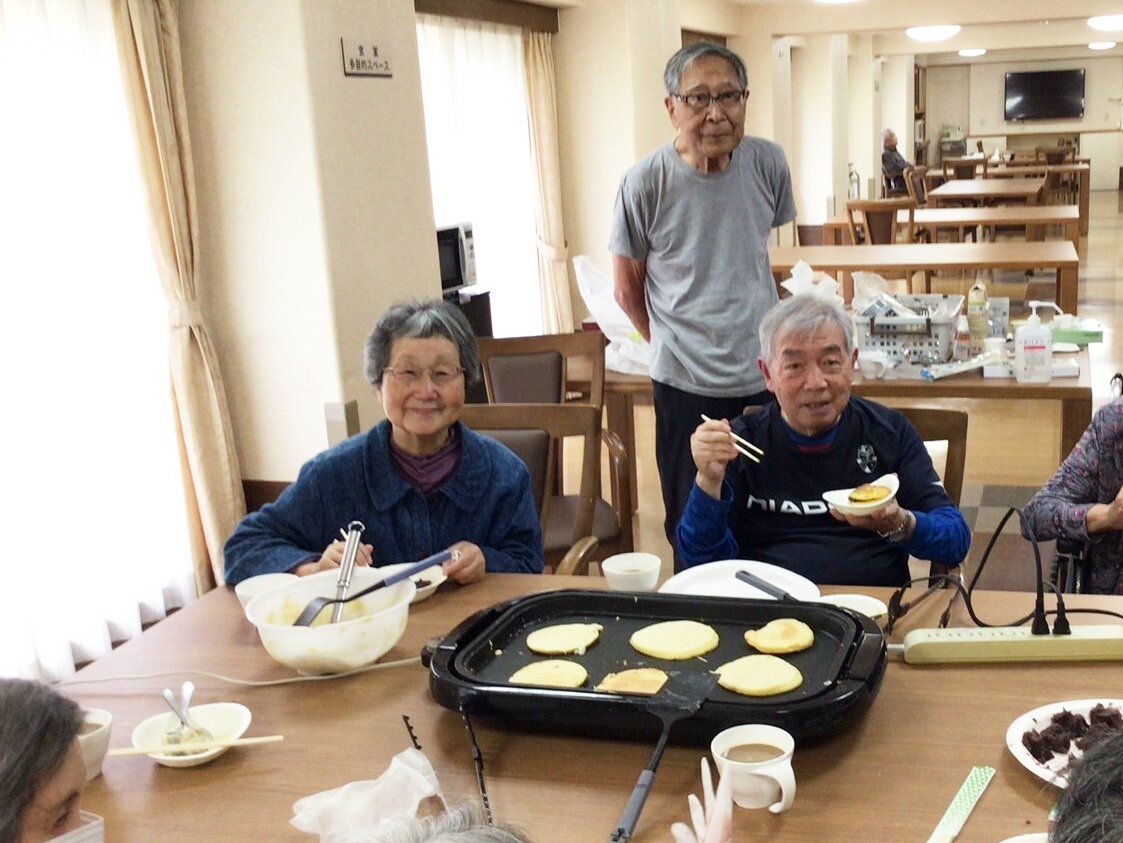 ふんわりどら焼き作り-1　ニチイホーム中野南台