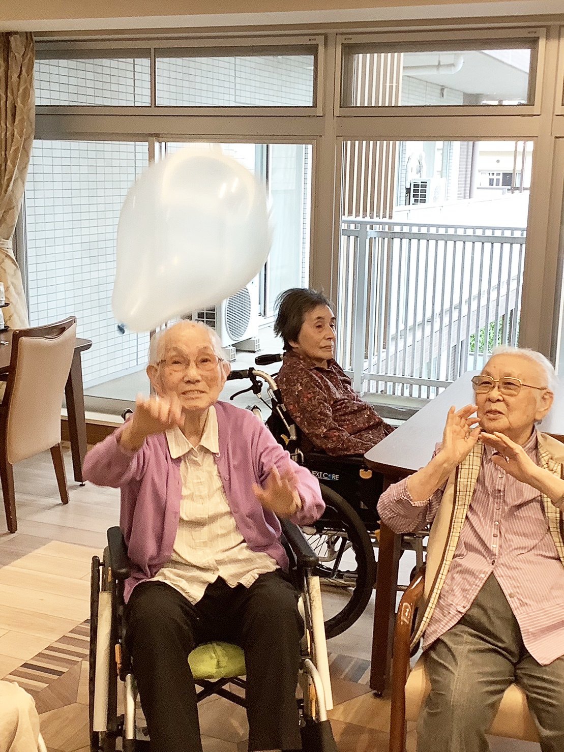 チーム対抗風船バレー-1　ニチイホーム鷺ノ宮