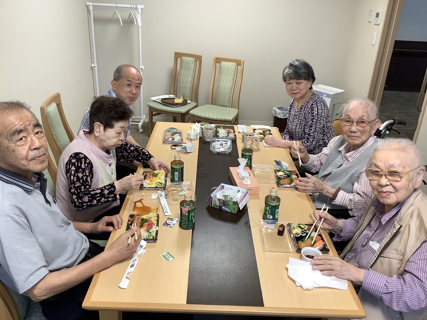 お寿司の出前ランチ-1　ニチイホーム鷺ノ宮