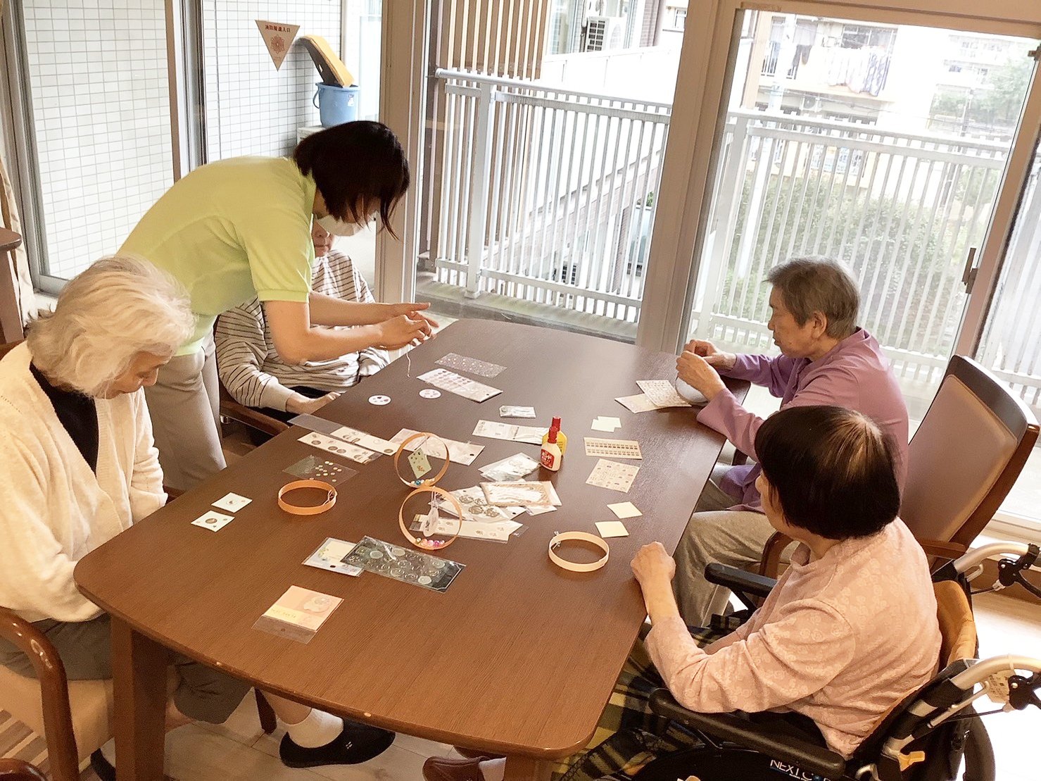 風鈴作り-5　ニチイホーム鷺ノ宮